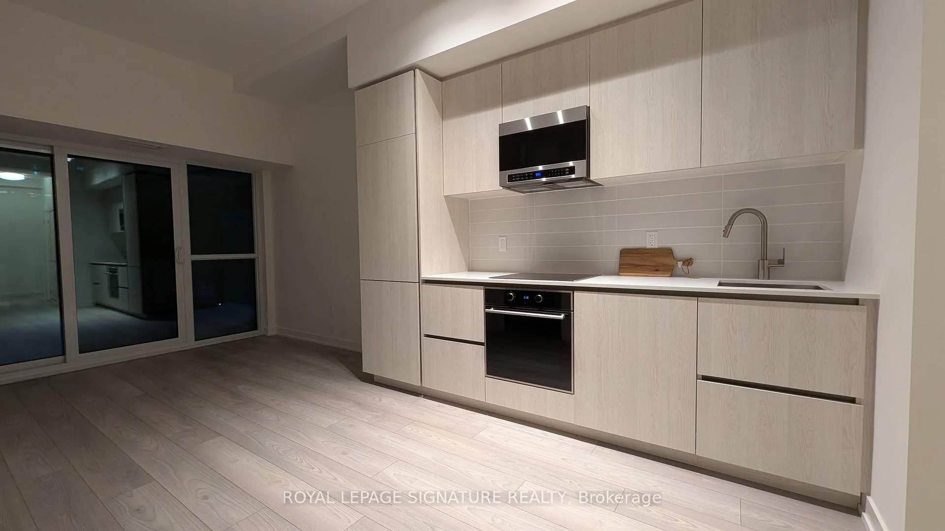 Photo 2 of Unit 808, 120 Broadway Avenue, Toronto, Mount Pleasant West — HOMEH