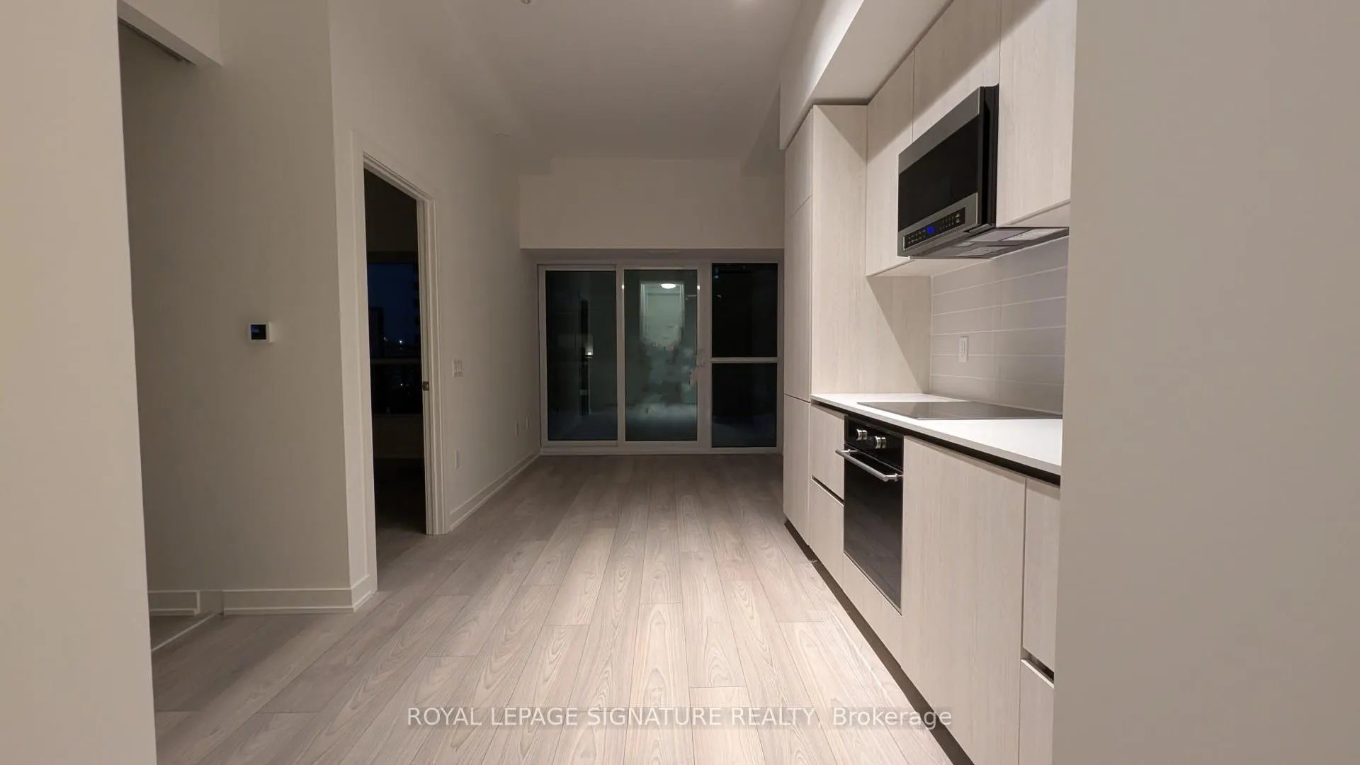 Photo 3 of Unit 808, 120 Broadway Avenue, Toronto, Mount Pleasant West — HOMEH