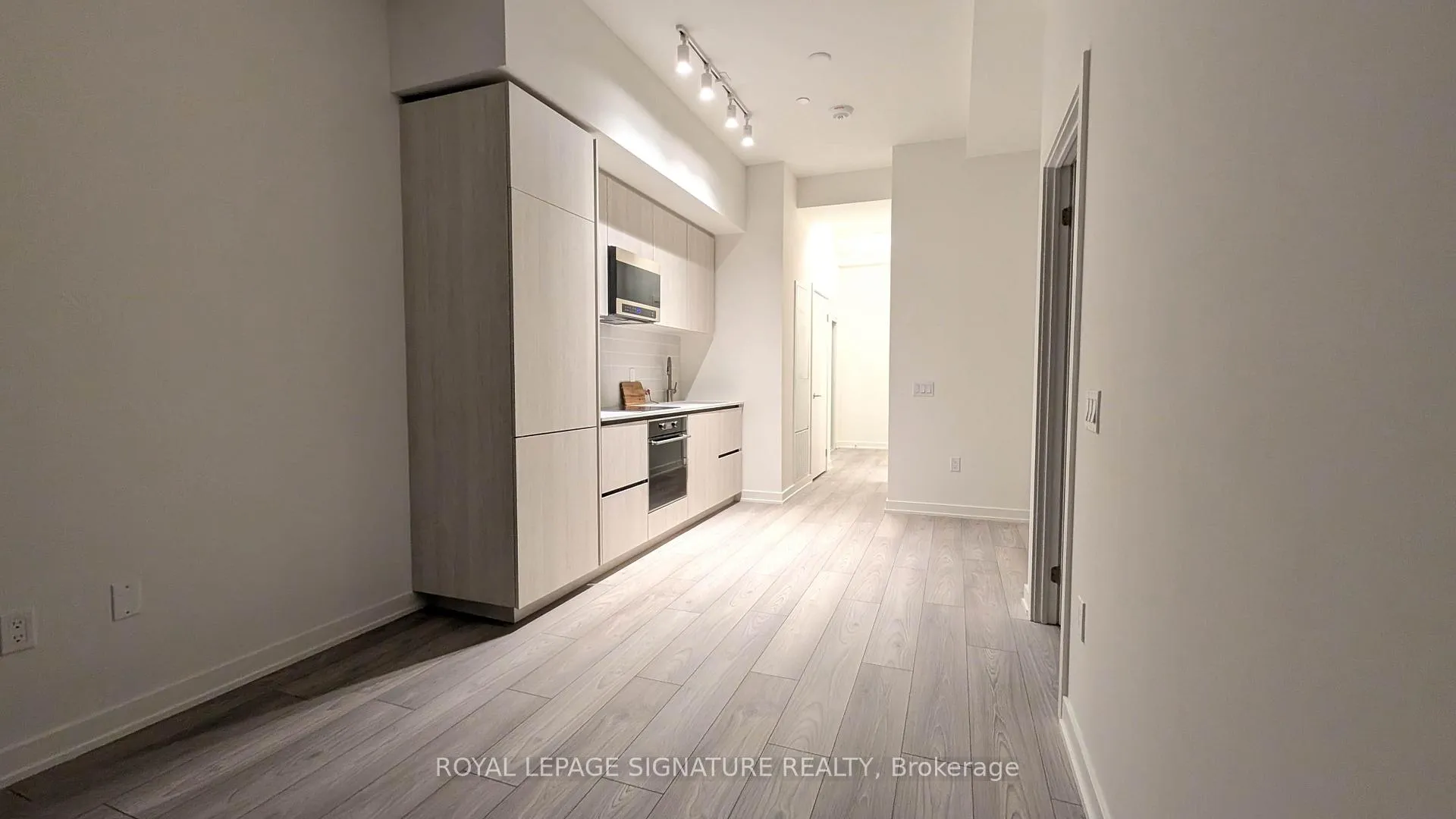 Photo 5 of Unit 808, 120 Broadway Avenue, Toronto, Mount Pleasant West — HOMEH