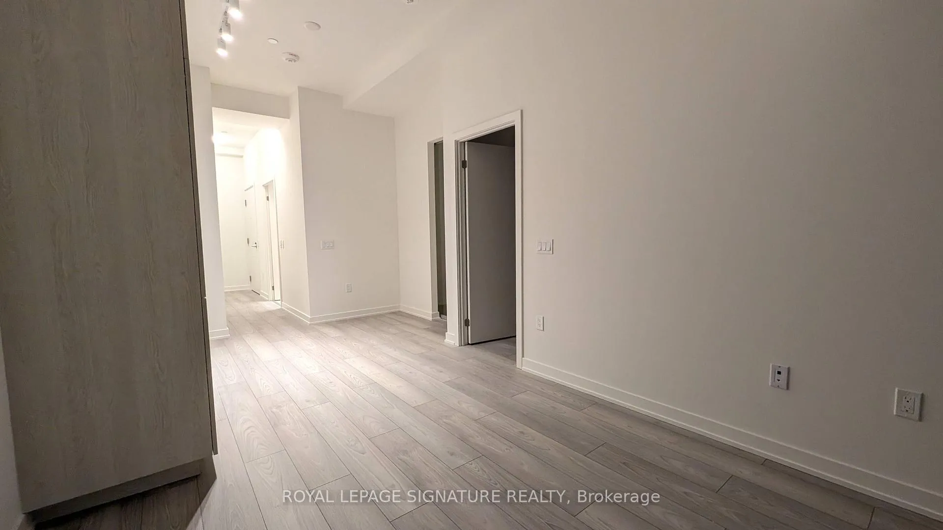 Photo 6 of Unit 808, 120 Broadway Avenue, Toronto, Mount Pleasant West — HOMEH