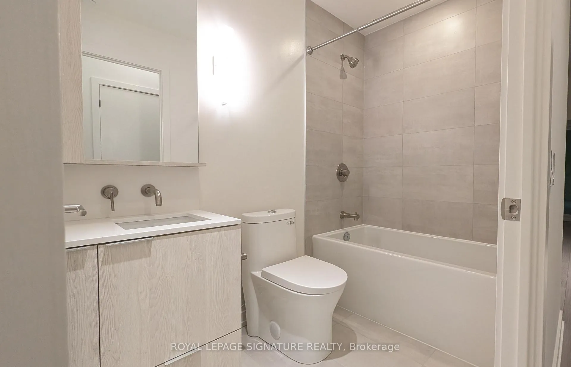 Photo 11 of Unit 808, 120 Broadway Avenue, Toronto, Mount Pleasant West — HOMEH