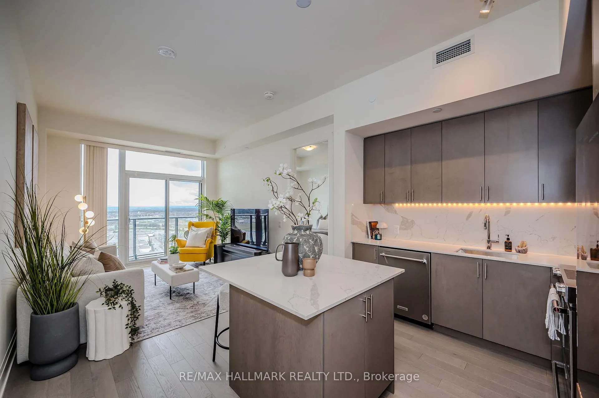 Photo 4 of Unit PH114, 9000 Jane Street, Vaughan, Vellore Village — HOMEH