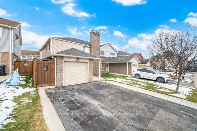 Photo 3 of 8 Nottawasaga Crescent, Brampton, Heart Lake West — HOMEH