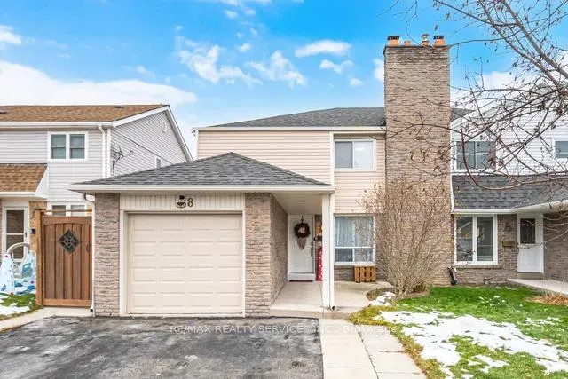 Photo 4 of 8 Nottawasaga Crescent, Brampton, Heart Lake West — HOMEH