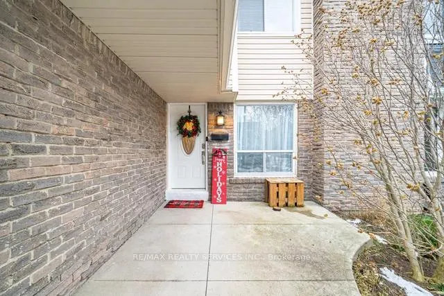 Photo 5 of 8 Nottawasaga Crescent, Brampton, Heart Lake West — HOMEH