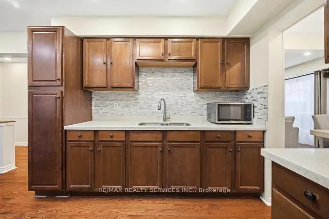 Photo 17 of 8 Nottawasaga Crescent, Brampton, Heart Lake West — HOMEH