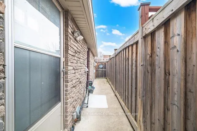 Photo 40 of 8 Nottawasaga Crescent, Brampton, Heart Lake West — HOMEH