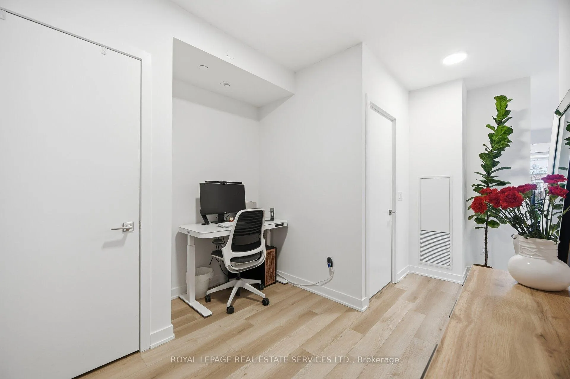 Photo 6 of Unit 406, 840 St Clair Avenue W, Toronto, Oakwood Village — HOMEH