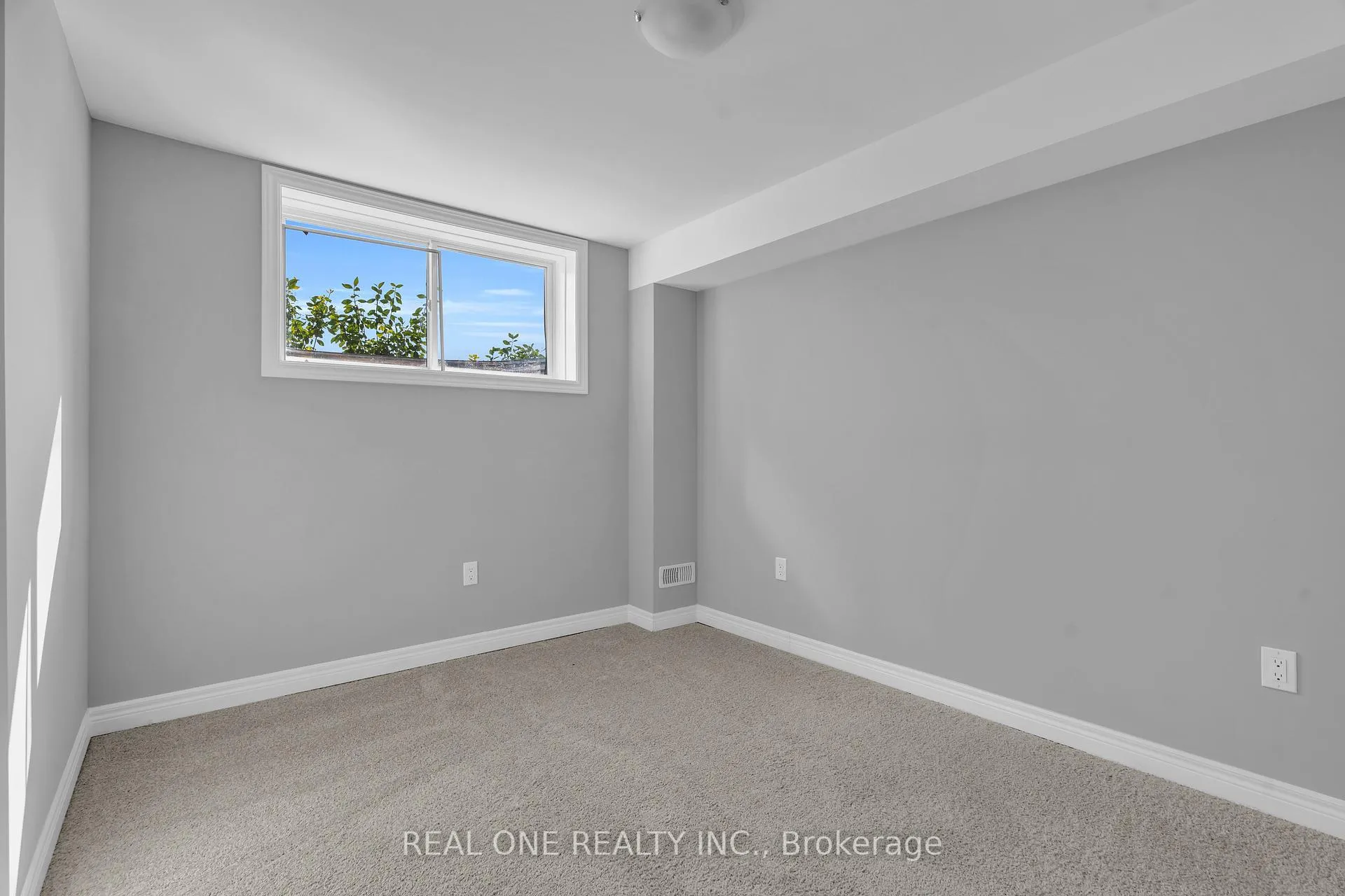 Photo 16 of Unit 31B, 85 Mullin Drive, Guelph, Victoria North — HOMEH