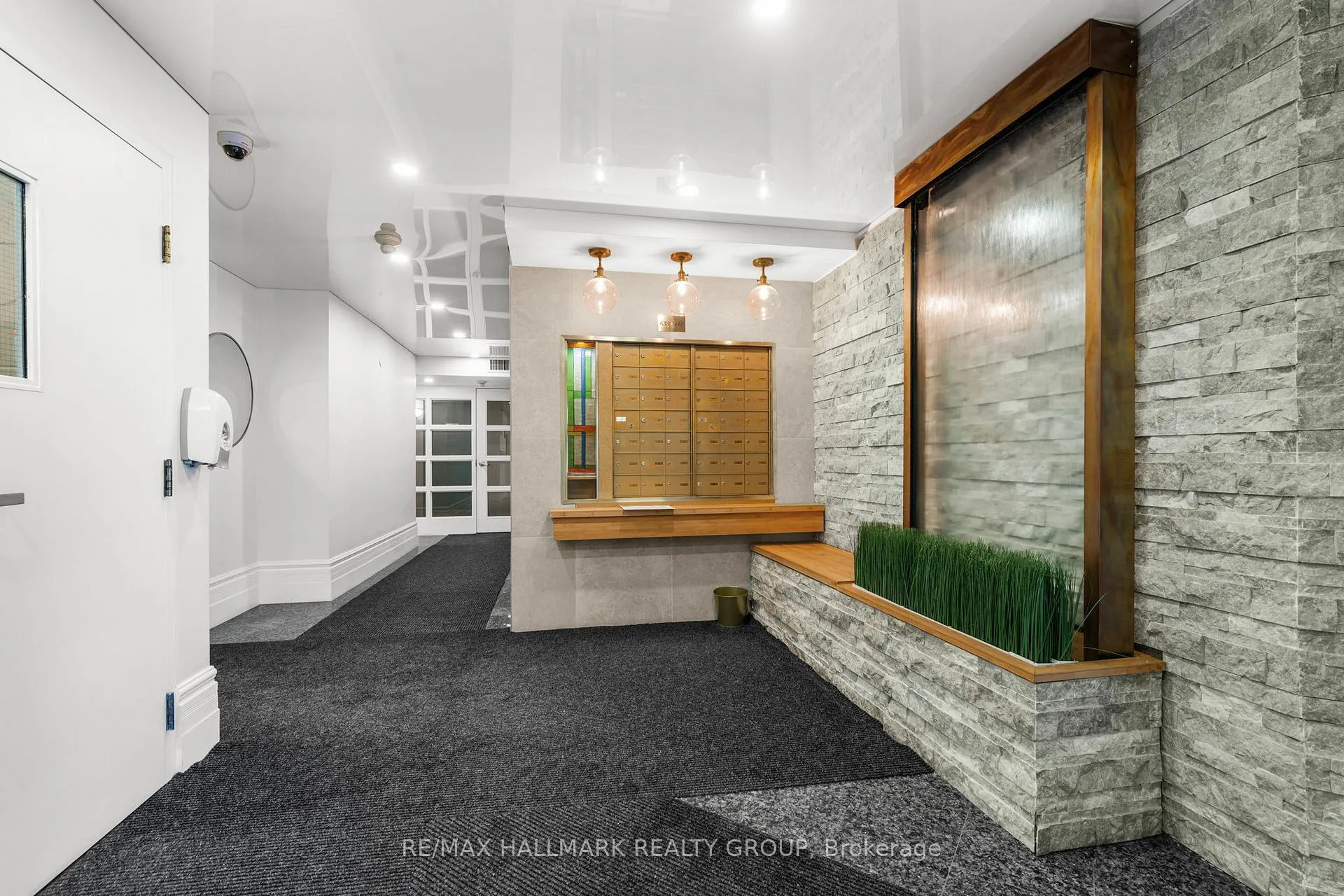 Photo 5 of Unit 211, 540 Cambridge Street S, Ottawa, West Centre Town — HOMEH