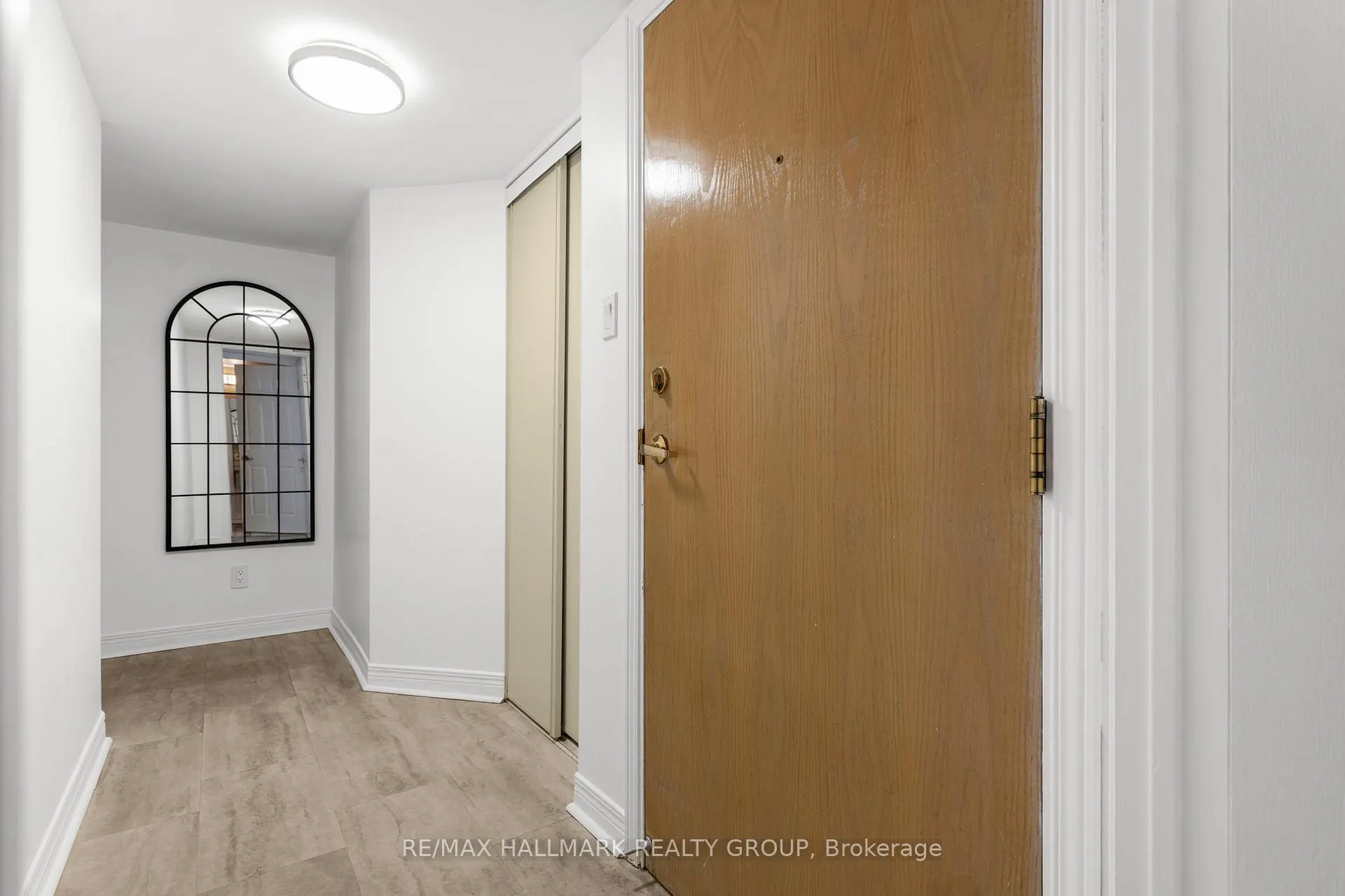Photo 6 of Unit 211, 540 Cambridge Street S, Ottawa, West Centre Town — HOMEH