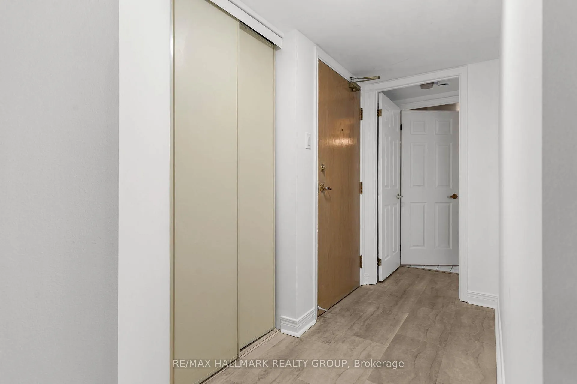 Photo 7 of Unit 211, 540 Cambridge Street S, Ottawa, West Centre Town — HOMEH