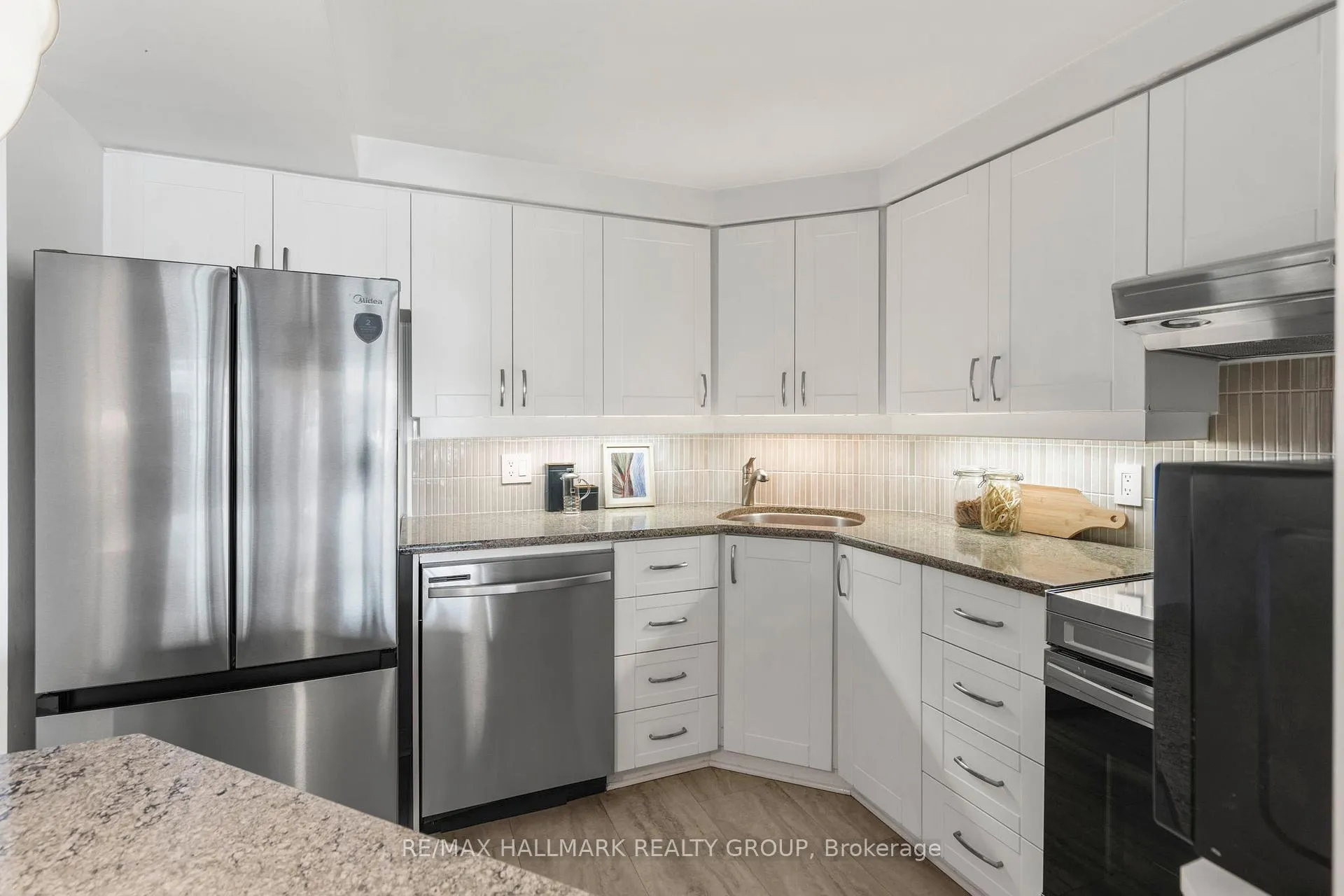 Photo 8 of Unit 211, 540 Cambridge Street S, Ottawa, West Centre Town — HOMEH