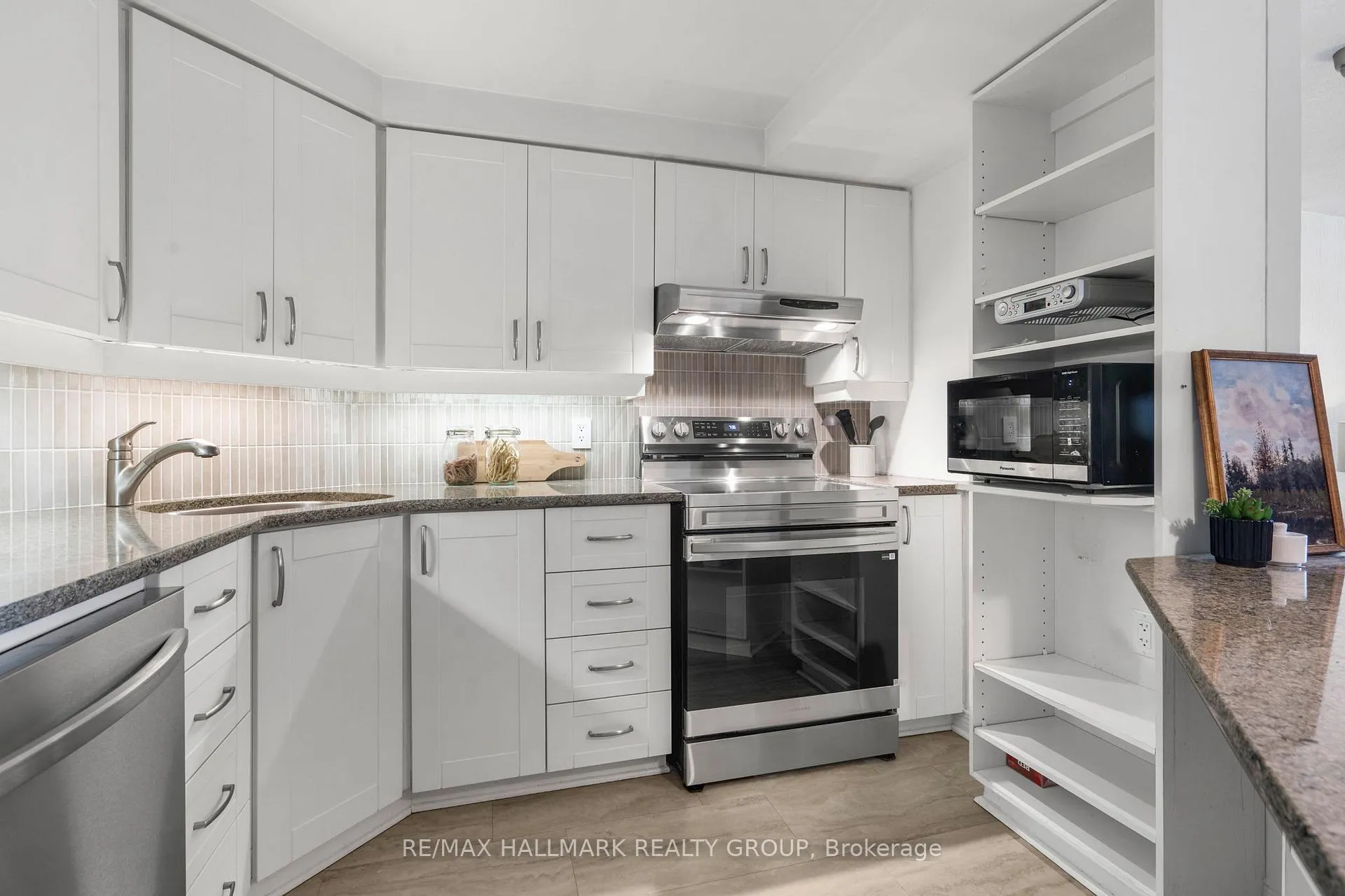 Photo 10 of Unit 211, 540 Cambridge Street S, Ottawa, West Centre Town — HOMEH