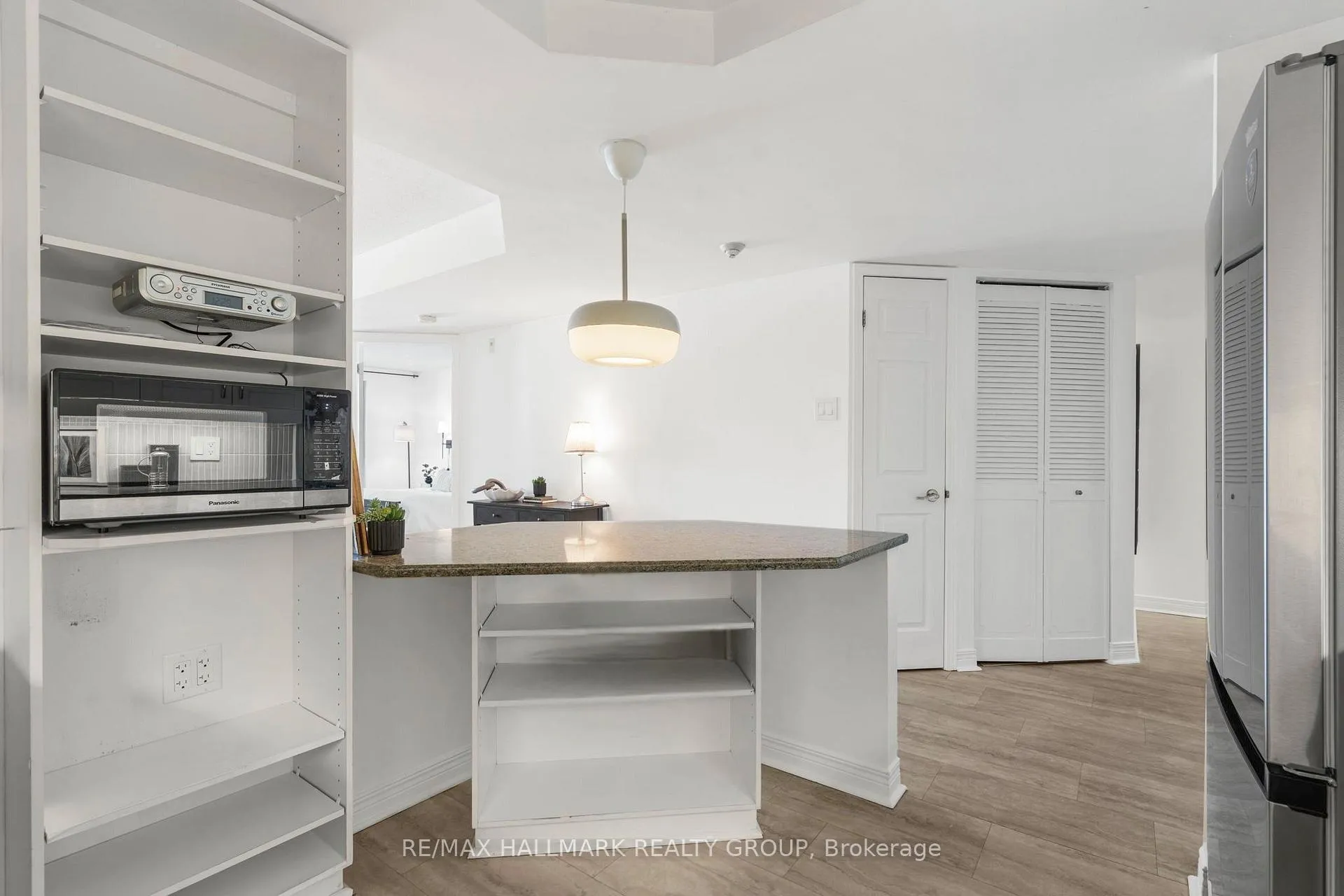 Photo 11 of Unit 211, 540 Cambridge Street S, Ottawa, West Centre Town — HOMEH