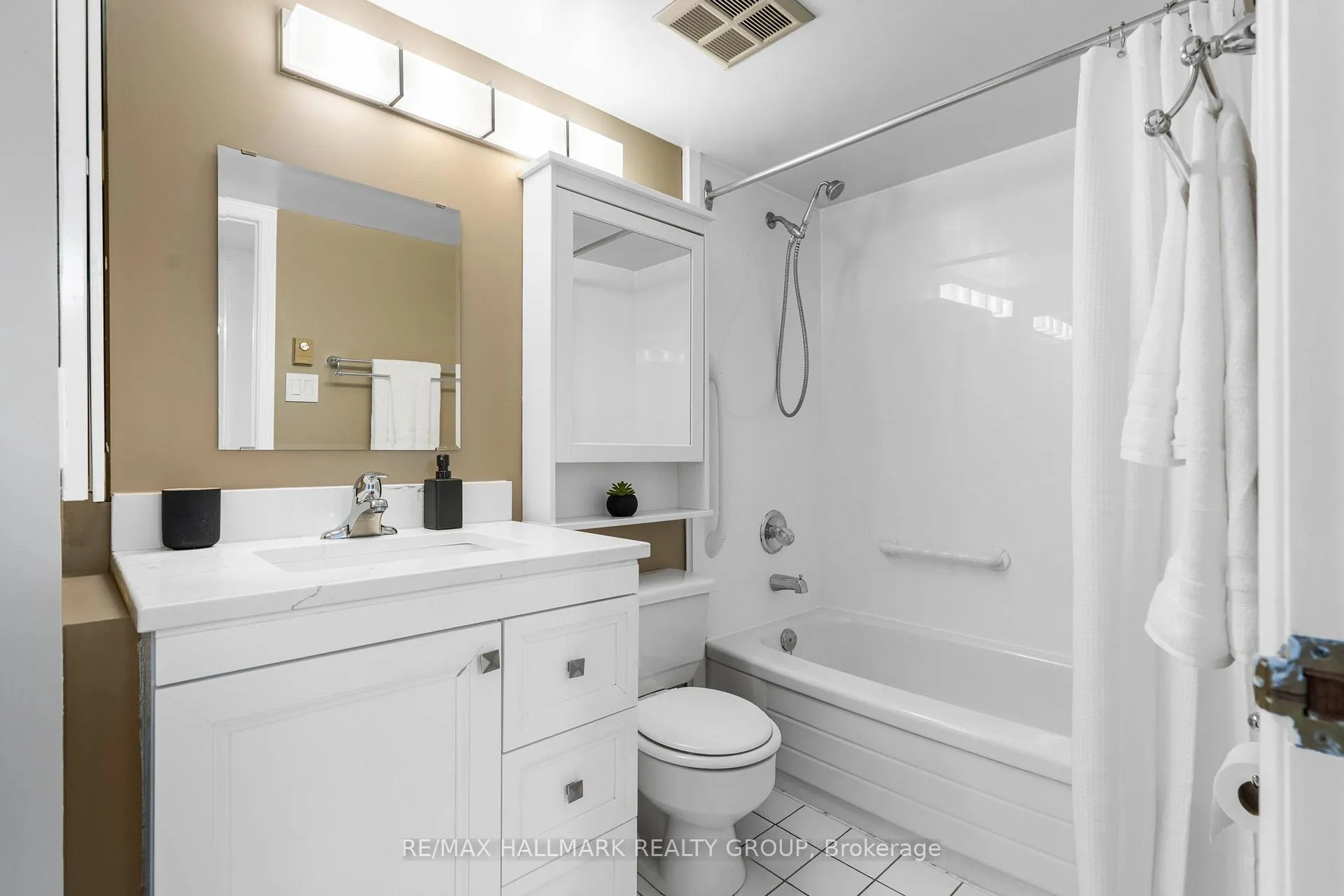 Photo 26 of Unit 211, 540 Cambridge Street S, Ottawa, West Centre Town — HOMEH