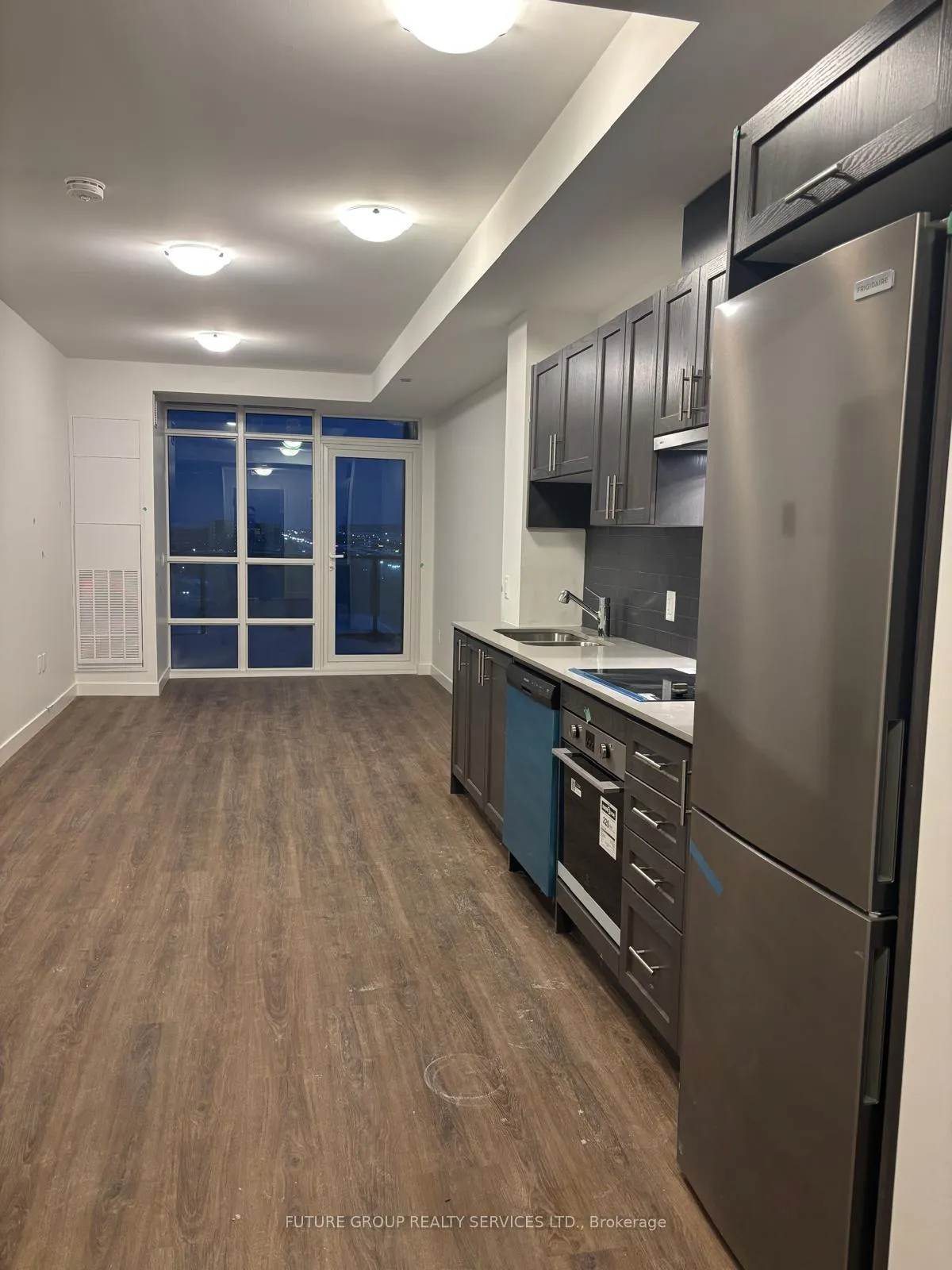Photo 5 of Unit 913, 461 Green Road, Hamilton, Lakeshore — HOMEH
