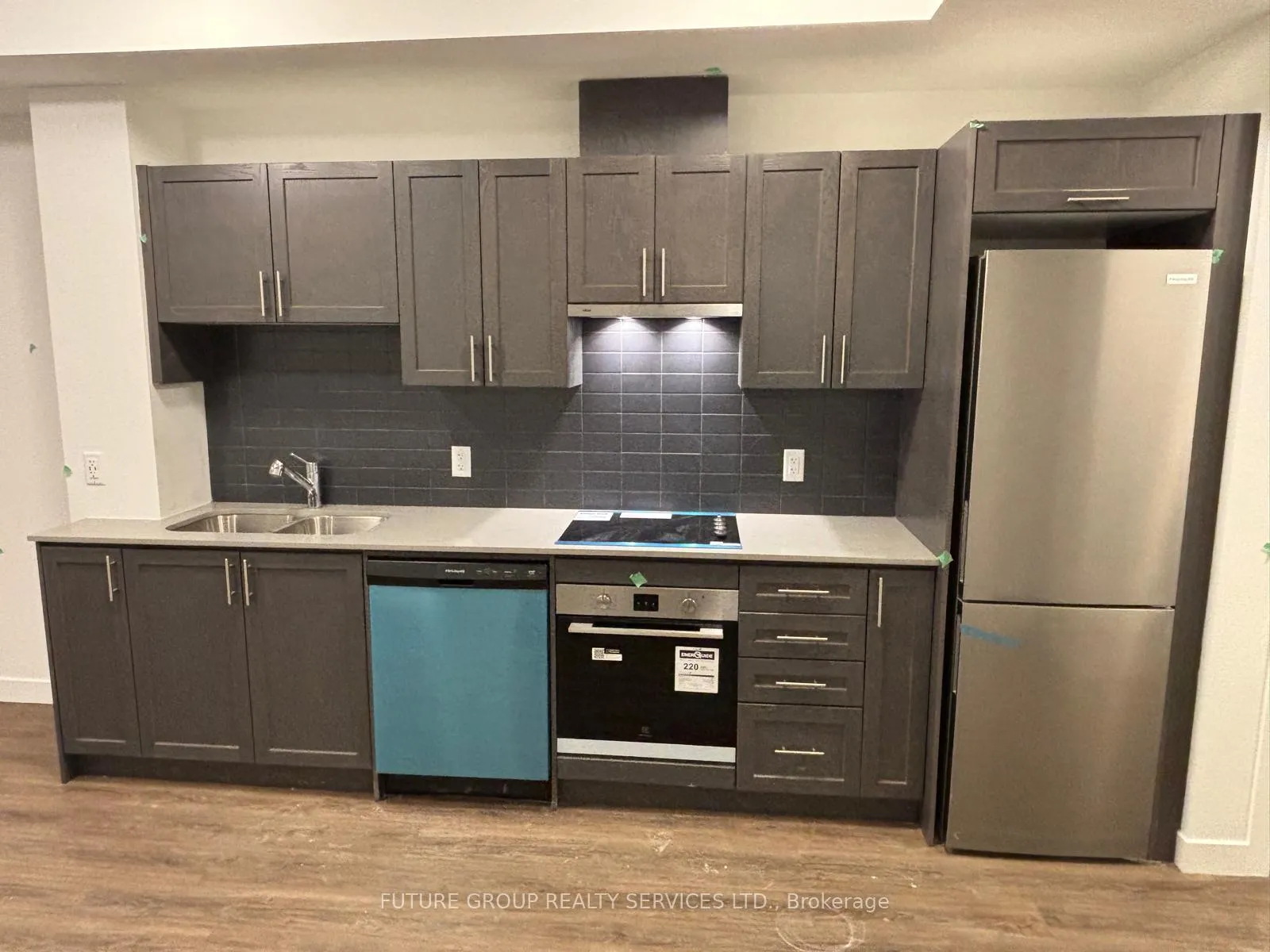 Photo 9 of Unit 913, 461 Green Road, Hamilton, Lakeshore — HOMEH