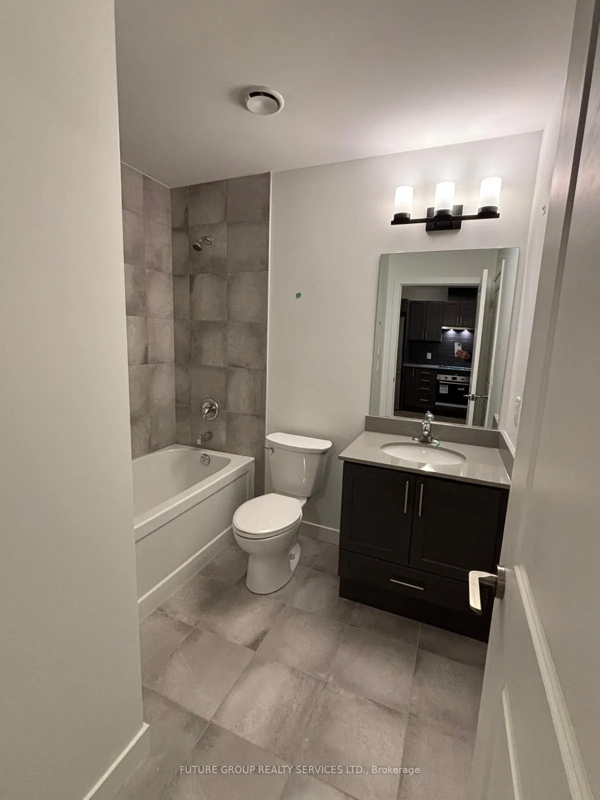 Photo 13 of Unit 913, 461 Green Road, Hamilton, Lakeshore — HOMEH