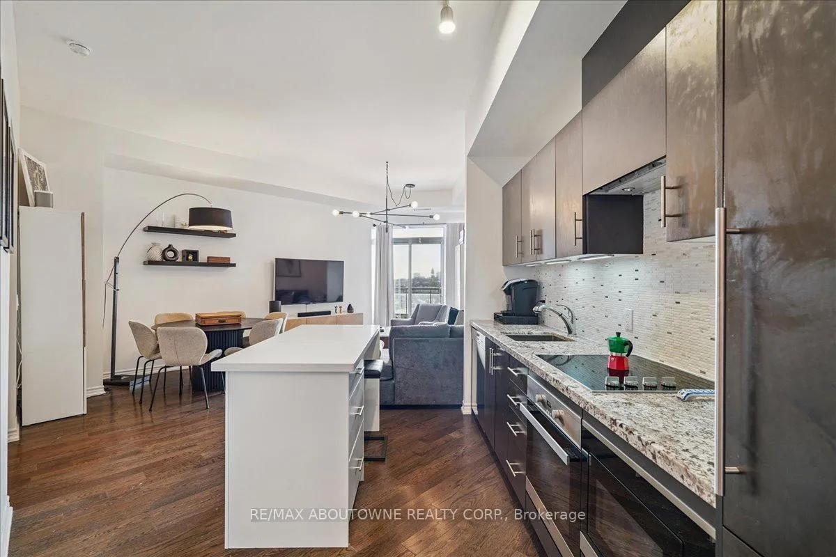 Photo 4 of Unit 701, 23 Glebe Road W, Toronto, Yonge-Eglinton — HOMEH
