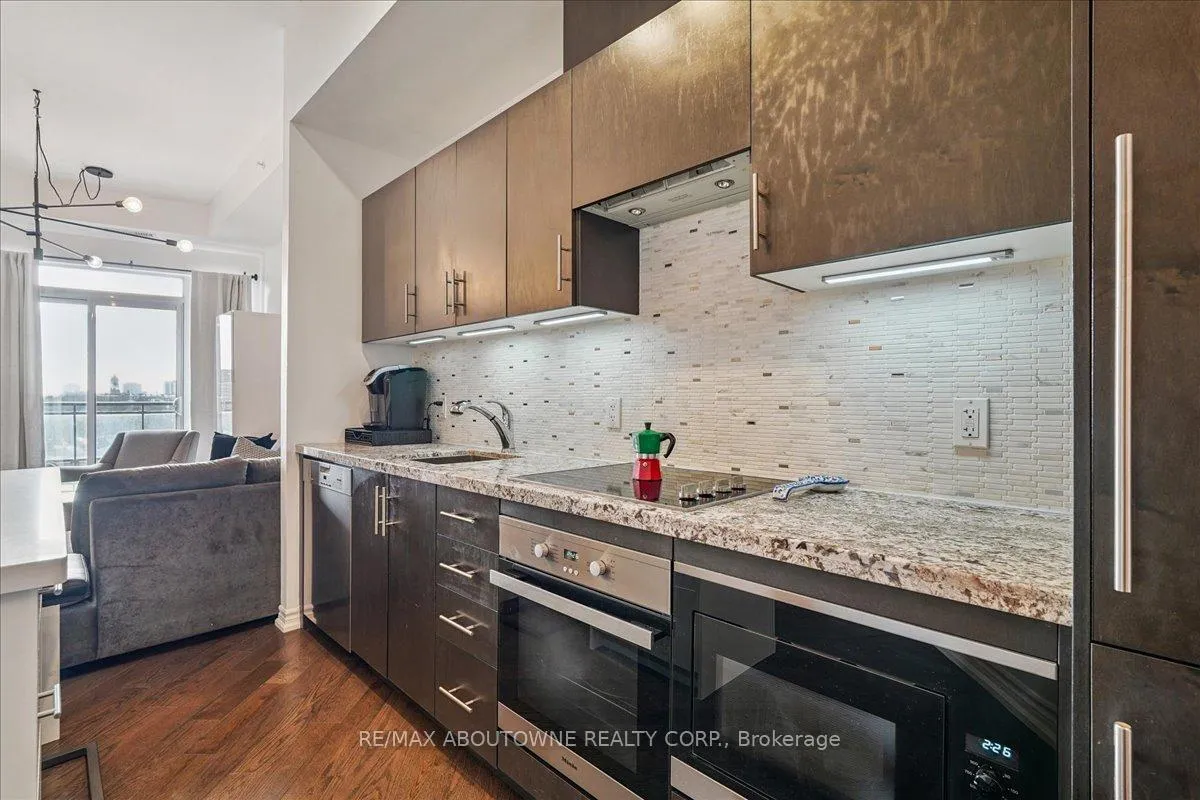 Photo 6 of Unit 701, 23 Glebe Road W, Toronto, Yonge-Eglinton — HOMEH