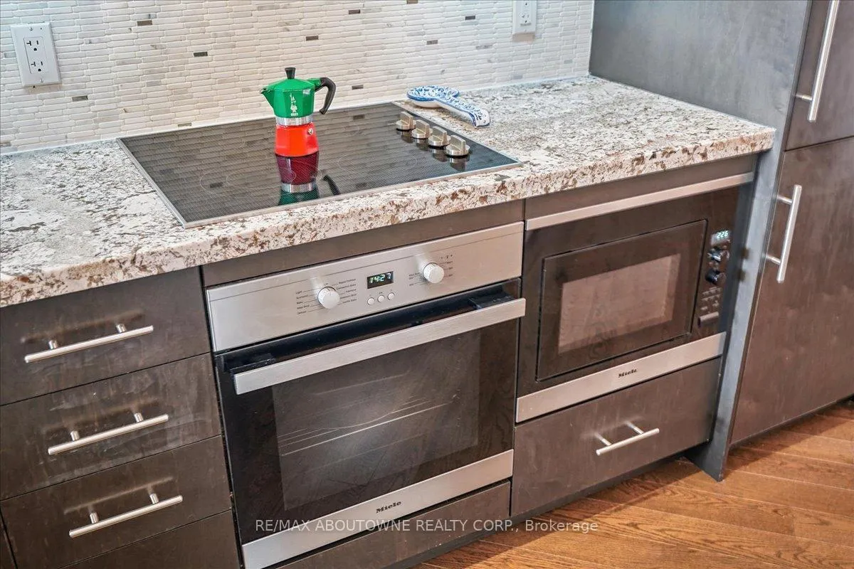 Photo 7 of Unit 701, 23 Glebe Road W, Toronto, Yonge-Eglinton — HOMEH