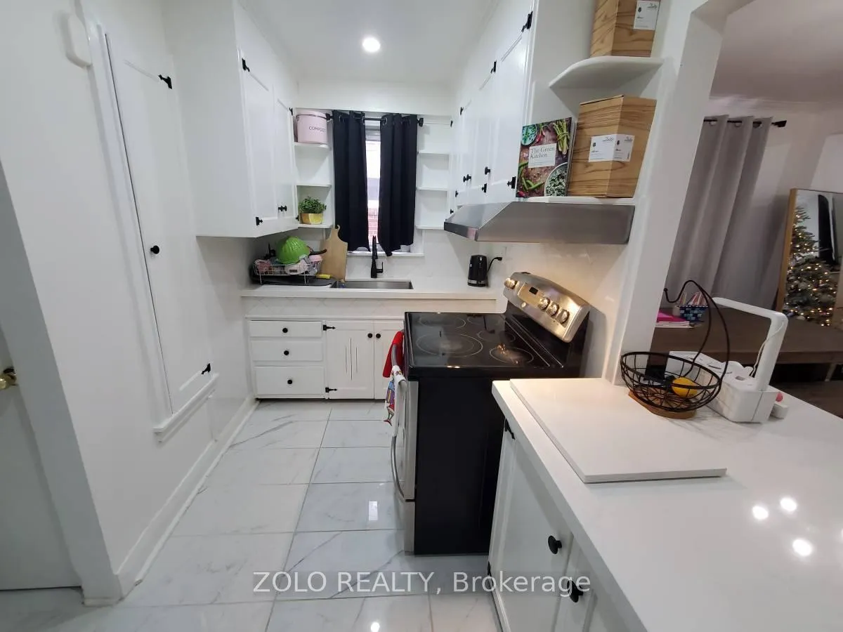 Photo 4 of Unit 3, 344 Northcliffe Boulevard E, Toronto, Oakwood Village — HOMEH