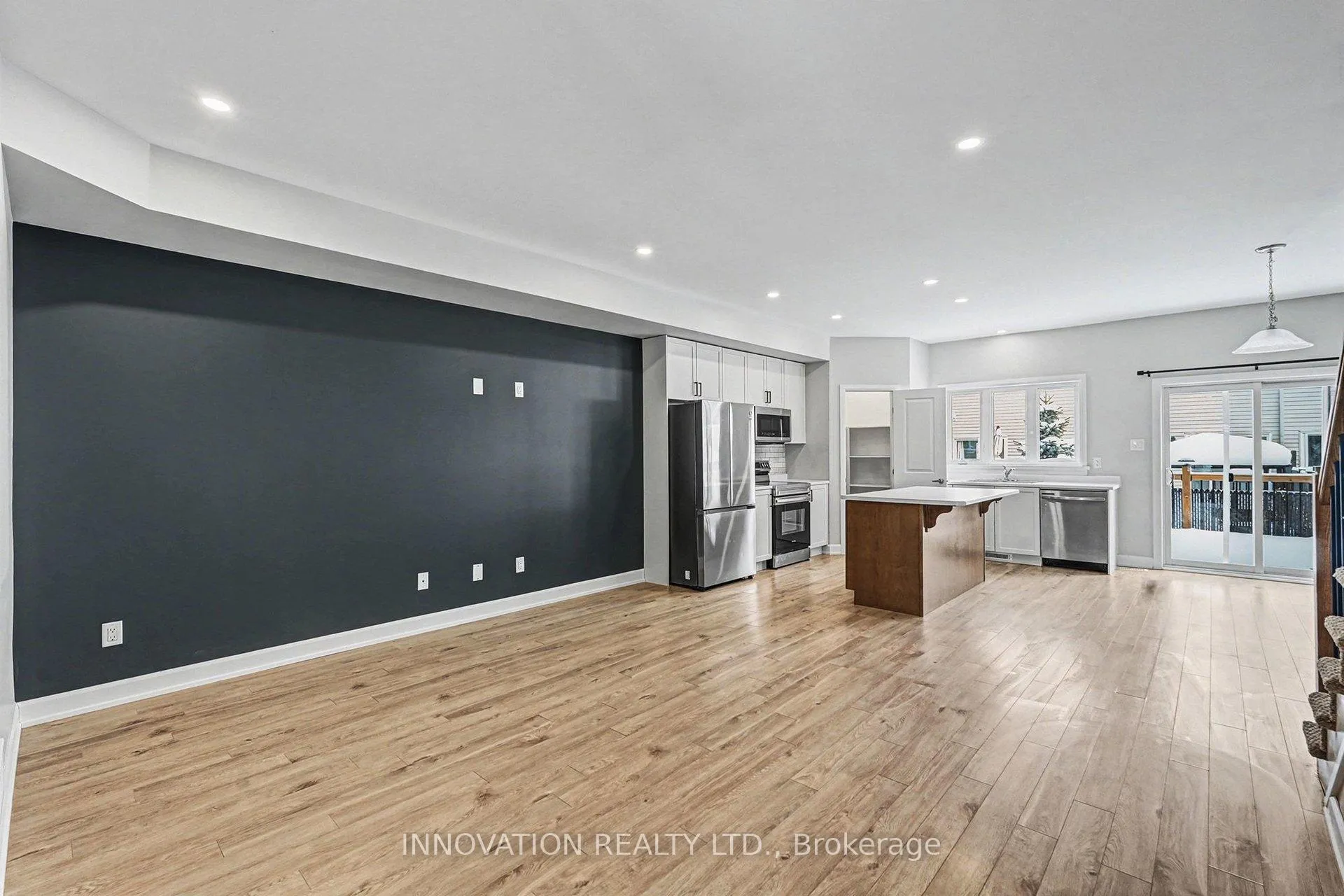 Photo 2 of 82 Vimy Ridge Crescent, Arnprior — HOMEH