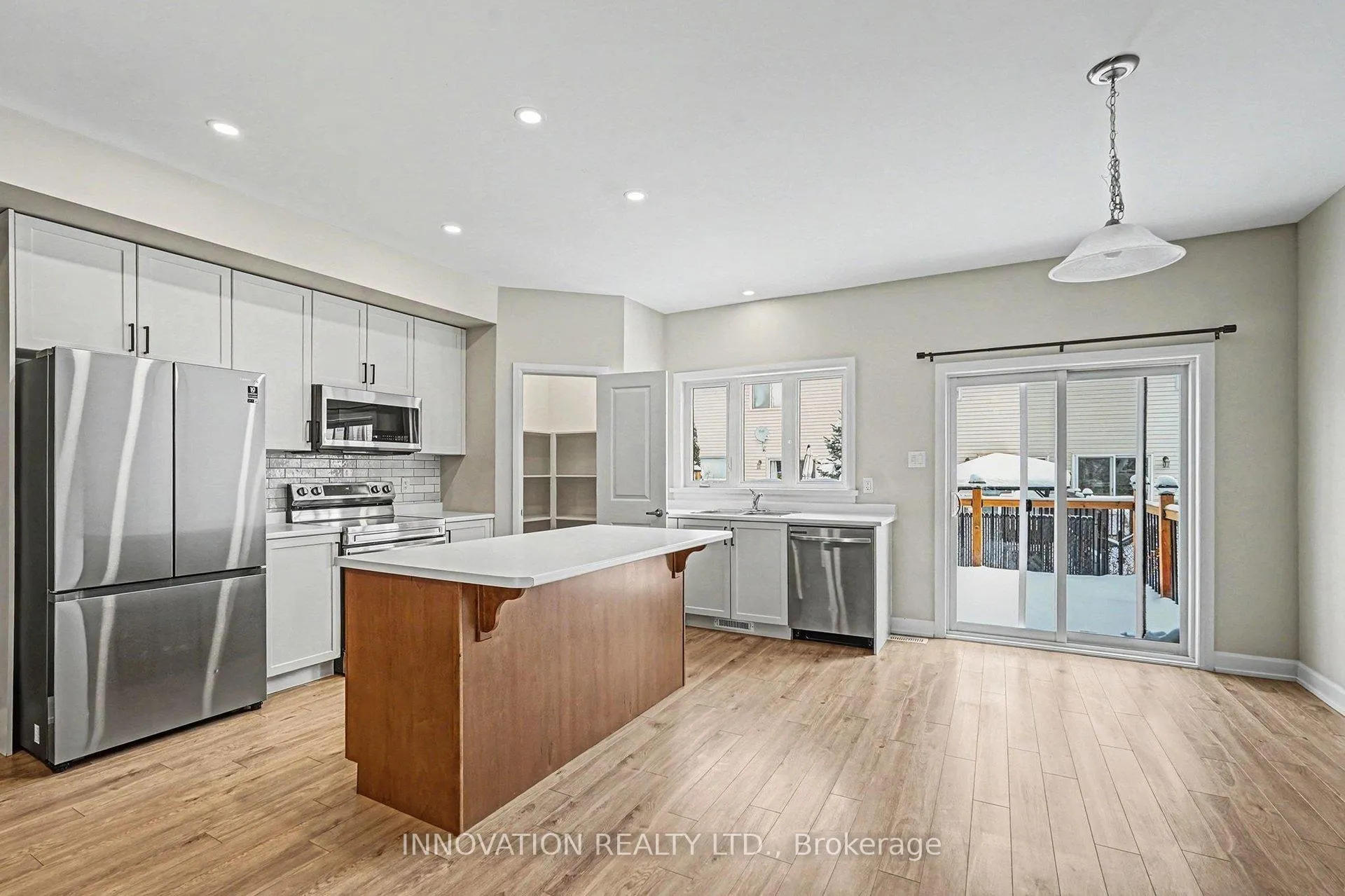 Photo 4 of 82 Vimy Ridge Crescent, Arnprior — HOMEH
