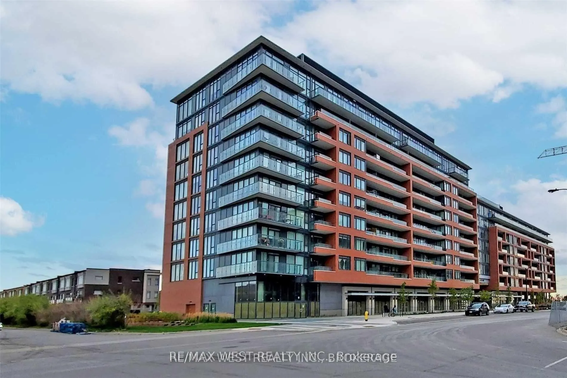 Photo 2 of Unit 410, 99 Eagle Rock Way, Vaughan, Maple — HOMEH