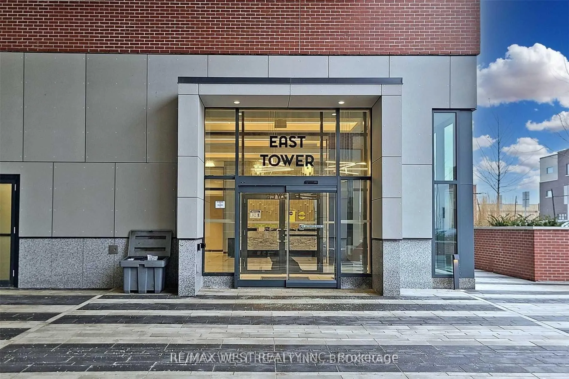 Photo 3 of Unit 410, 99 Eagle Rock Way, Vaughan, Maple — HOMEH