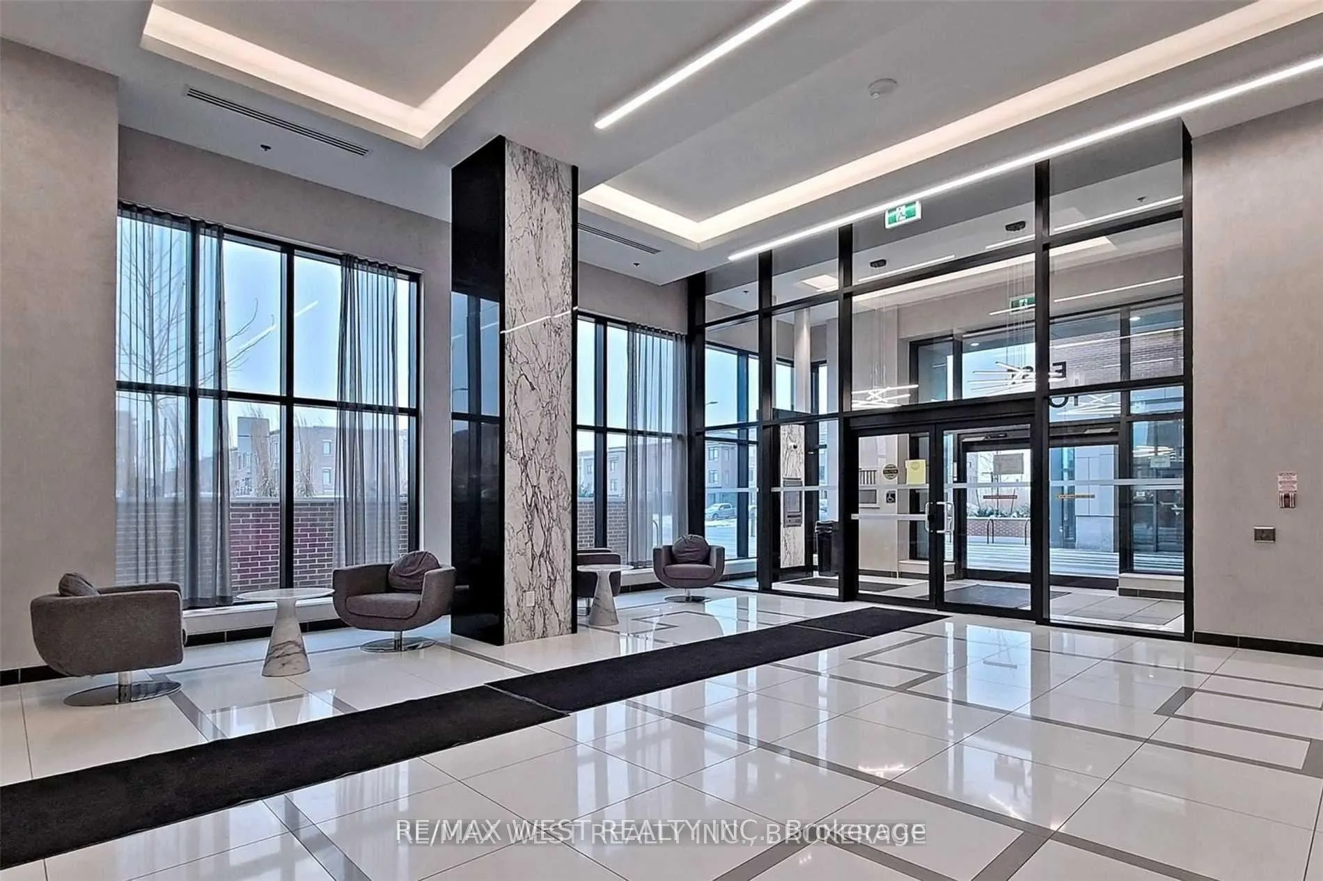 Photo 4 of Unit 410, 99 Eagle Rock Way, Vaughan, Maple — HOMEH