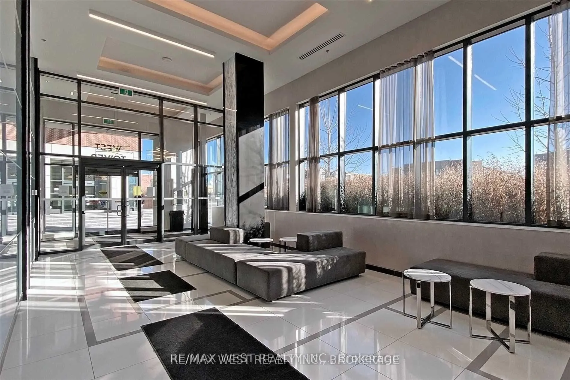 Photo 7 of Unit 410, 99 Eagle Rock Way, Vaughan, Maple — HOMEH