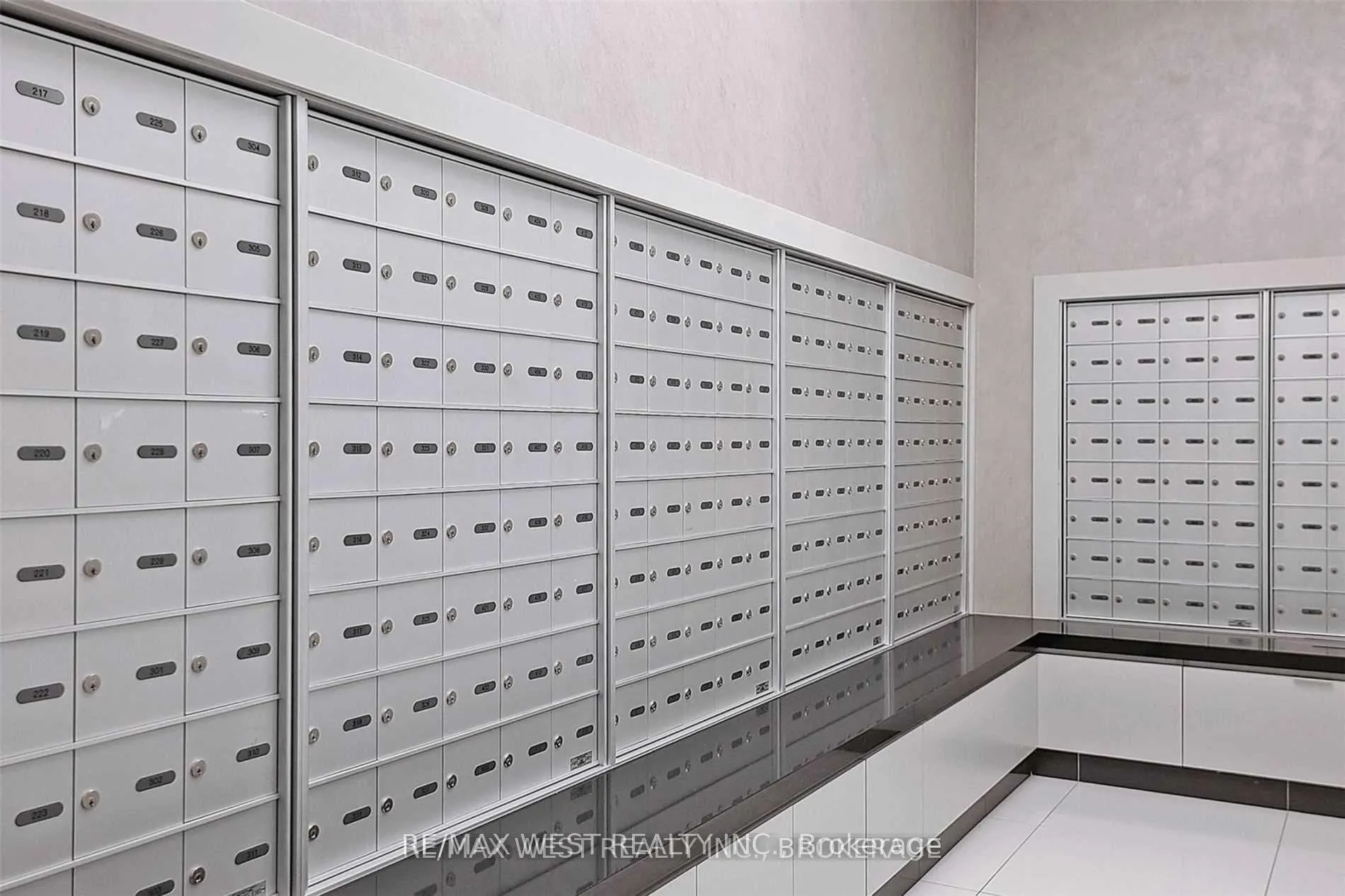 Photo 8 of Unit 410, 99 Eagle Rock Way, Vaughan, Maple — HOMEH