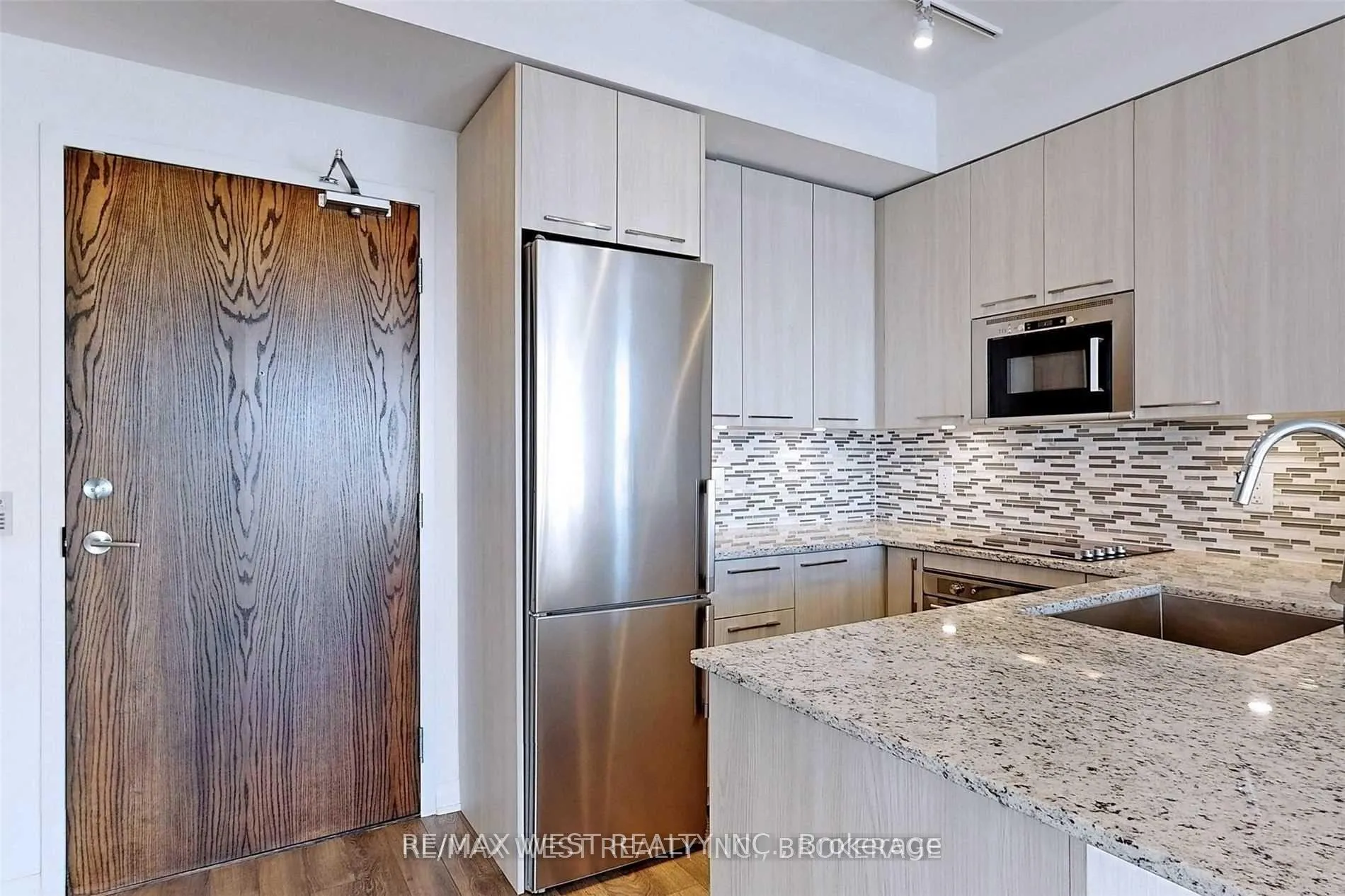 Photo 11 of Unit 410, 99 Eagle Rock Way, Vaughan, Maple — HOMEH