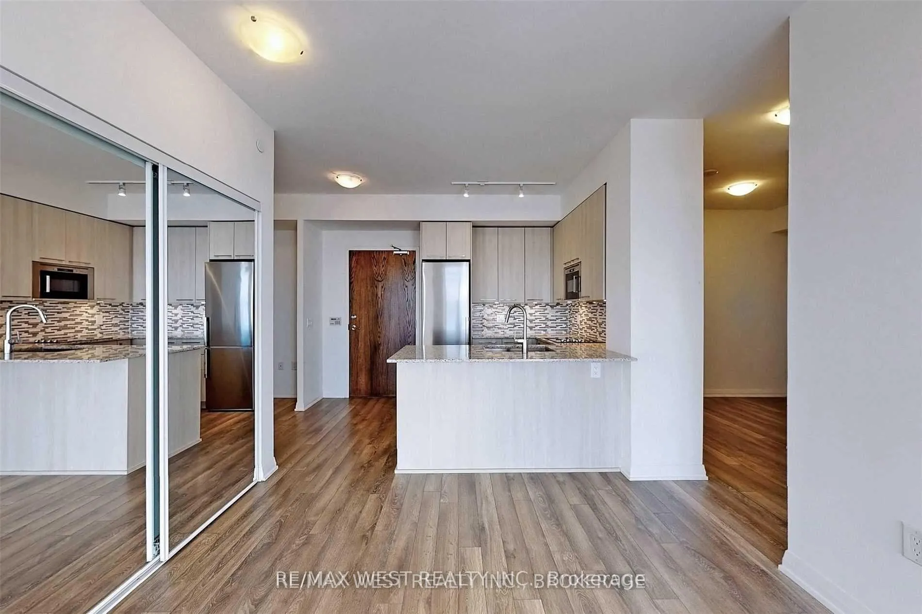 Photo 15 of Unit 410, 99 Eagle Rock Way, Vaughan, Maple — HOMEH