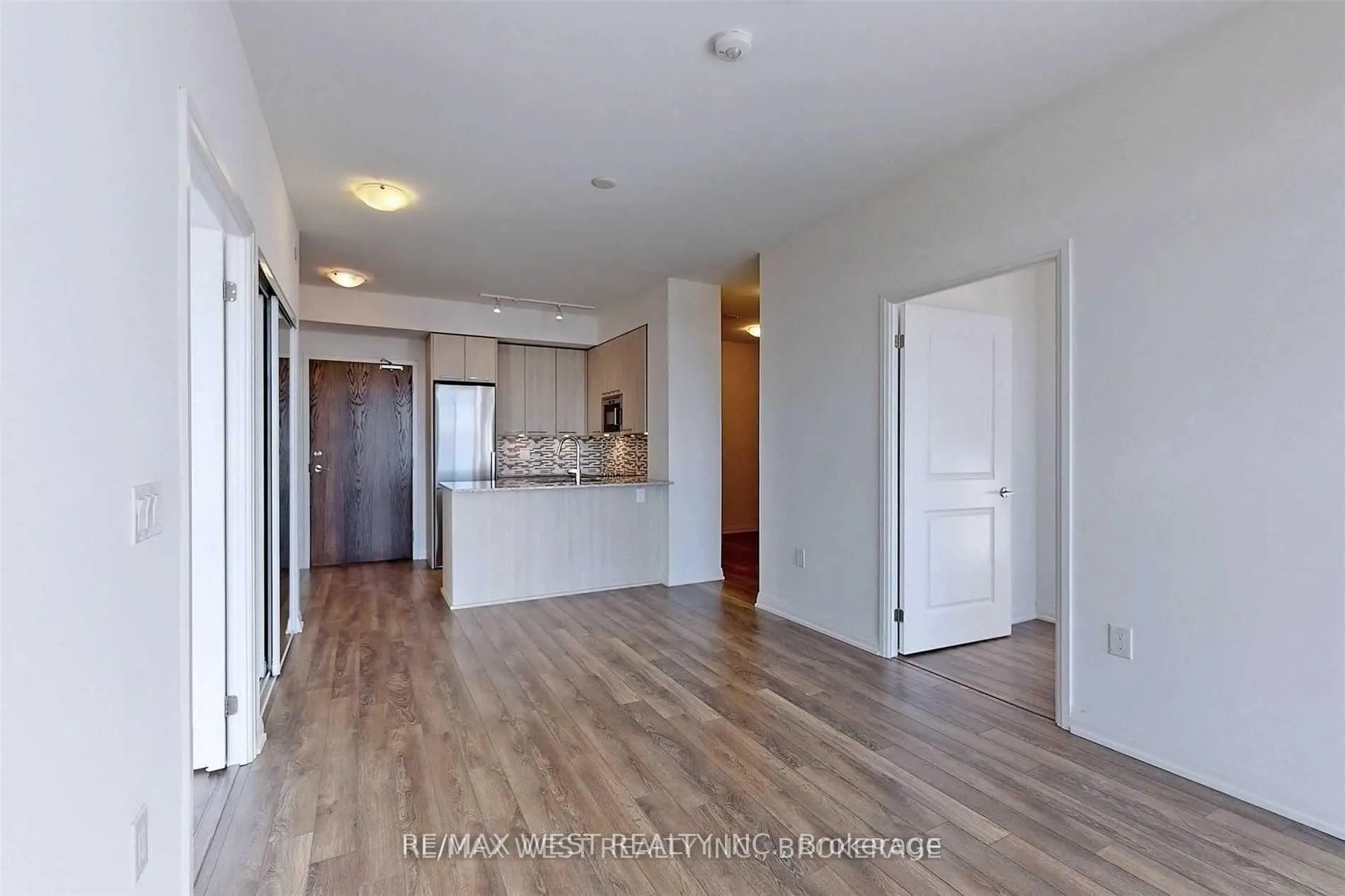 Photo 16 of Unit 410, 99 Eagle Rock Way, Vaughan, Maple — HOMEH