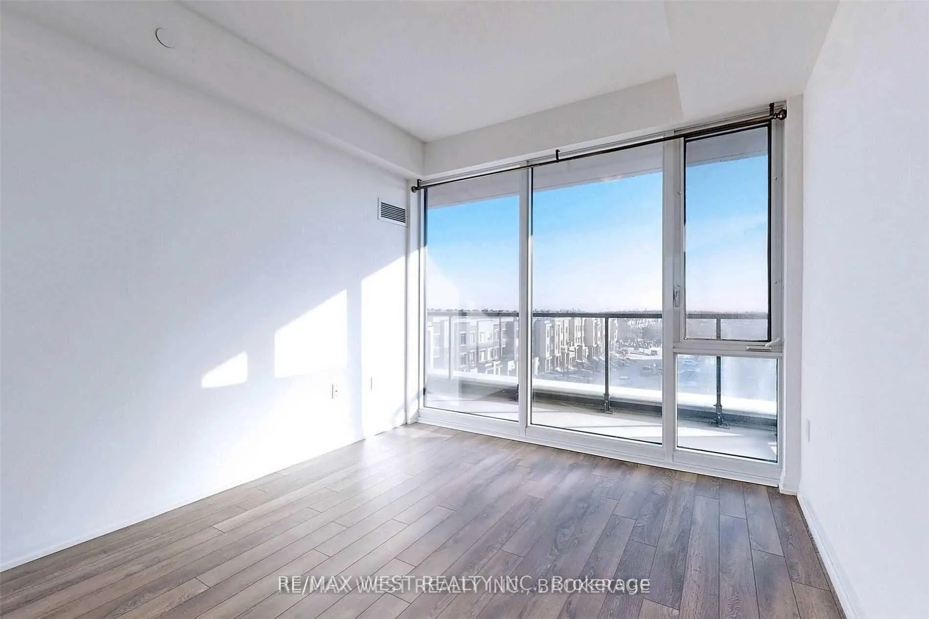 Photo 18 of Unit 410, 99 Eagle Rock Way, Vaughan, Maple — HOMEH