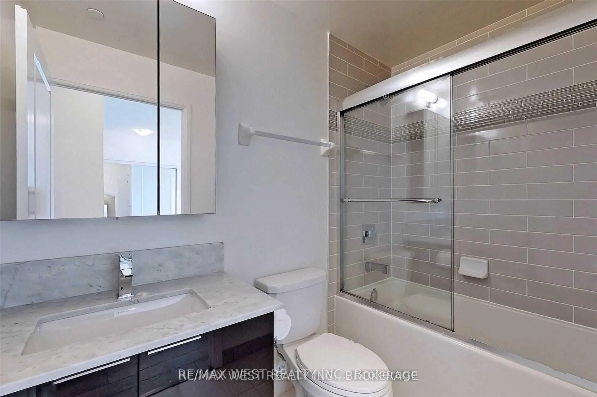 Photo 26 of Unit 410, 99 Eagle Rock Way, Vaughan, Maple — HOMEH