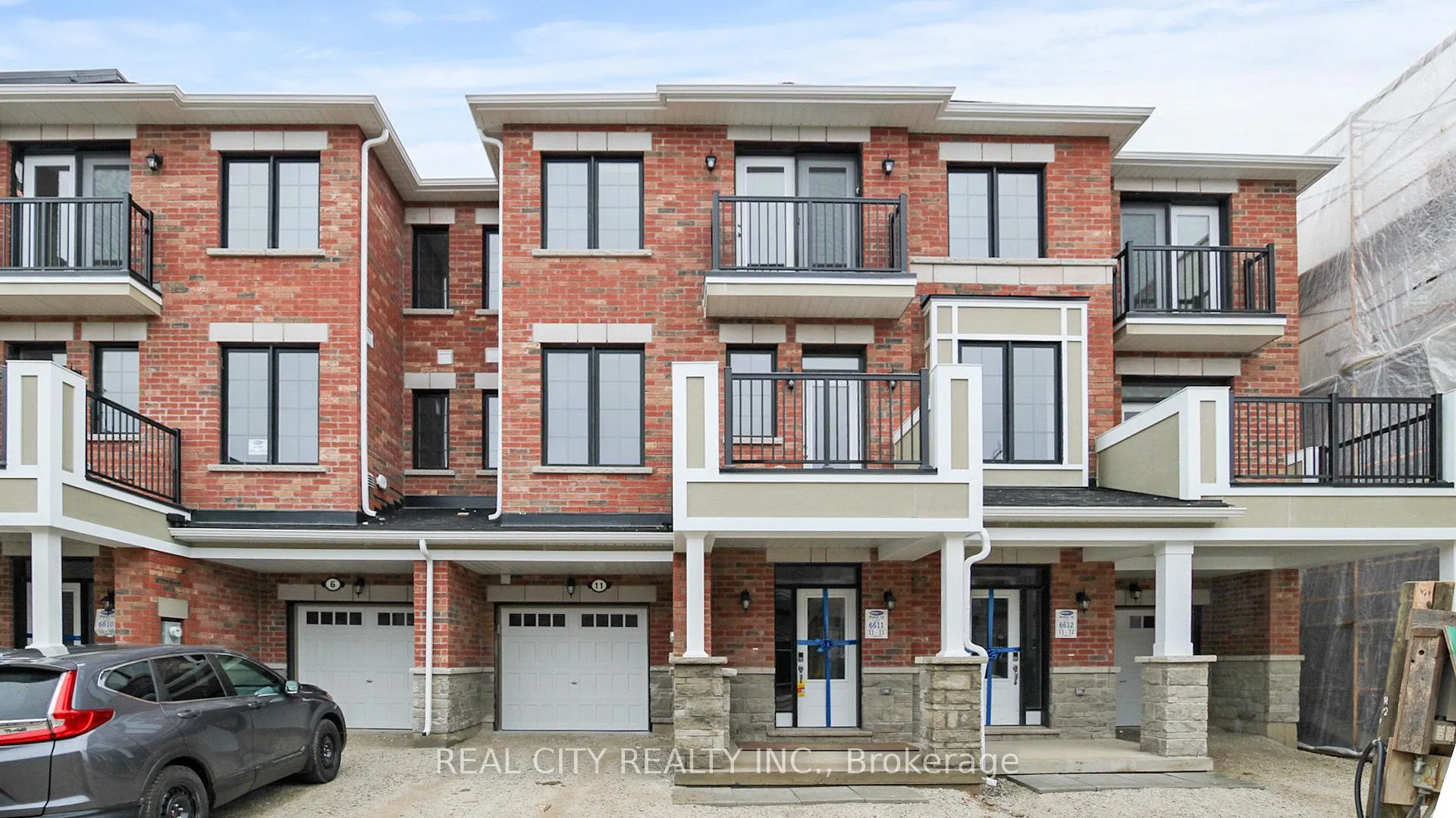 Front of 11 Keppel Circle W