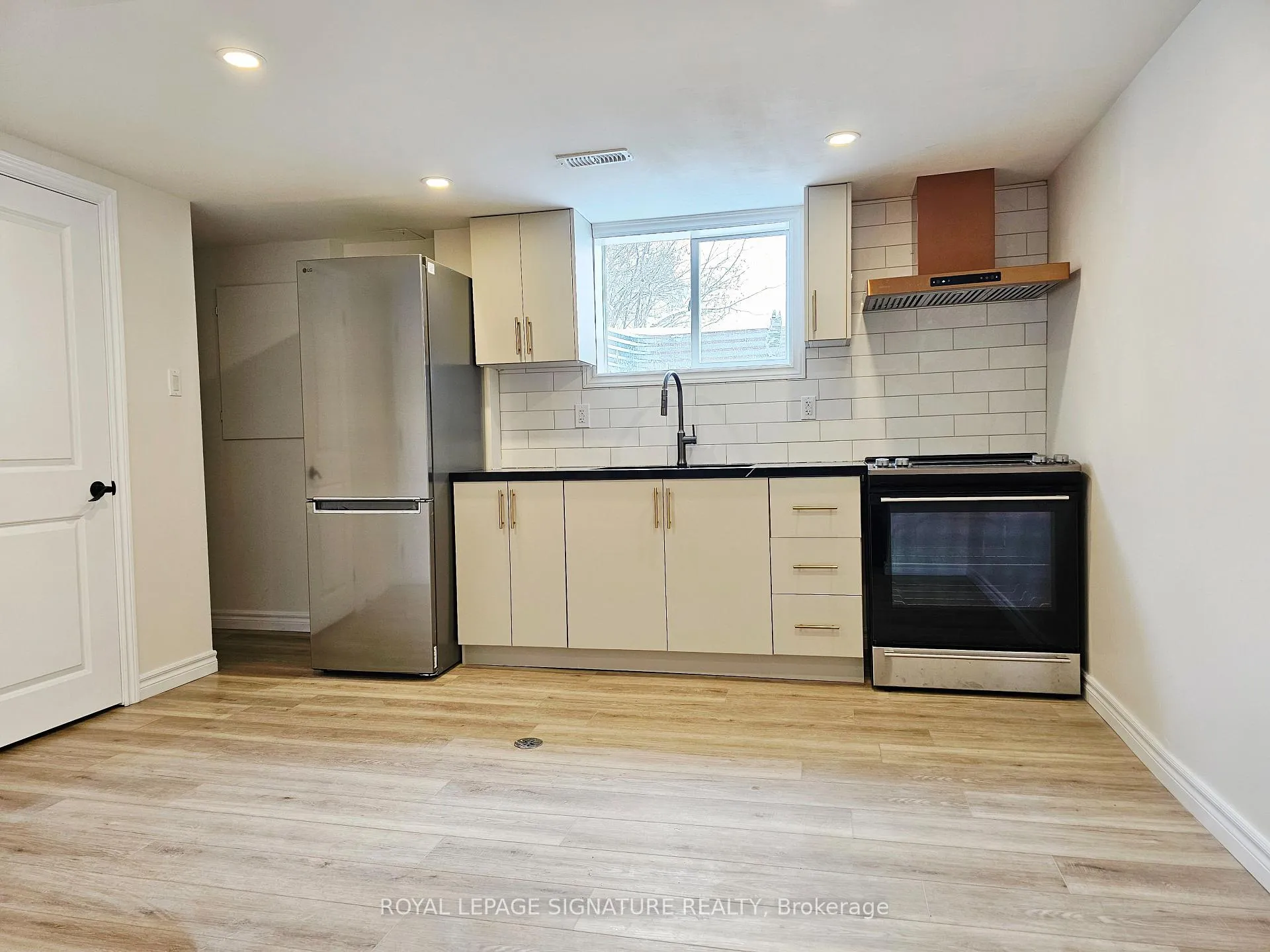 Photo 4 of 2368 Drury Lane, Ottawa, Parkway Park — HOMEH