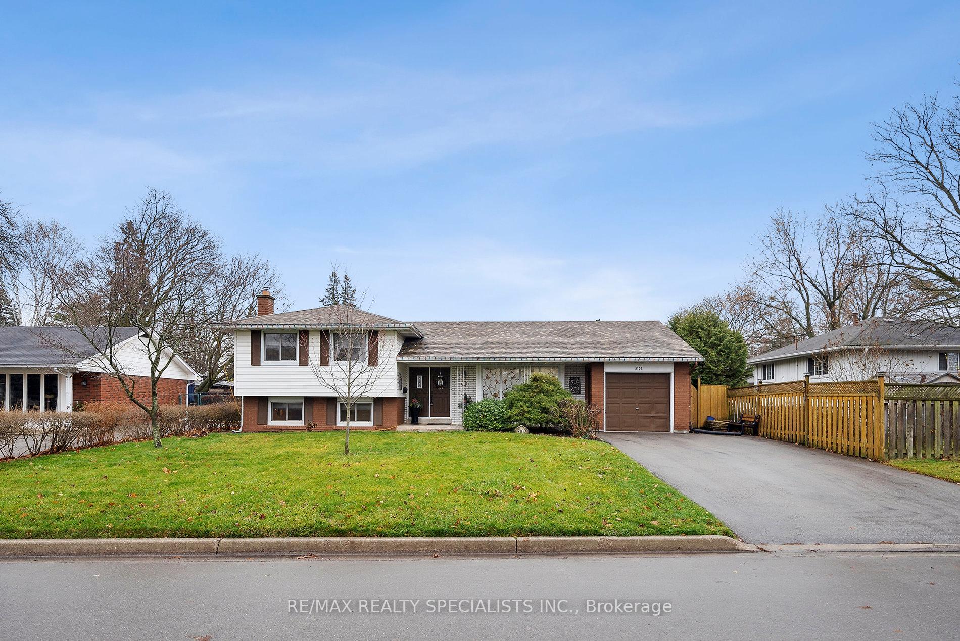 Photo 1 of 5102 Meadowhill Road, Burlington, Appleby — HOMEH