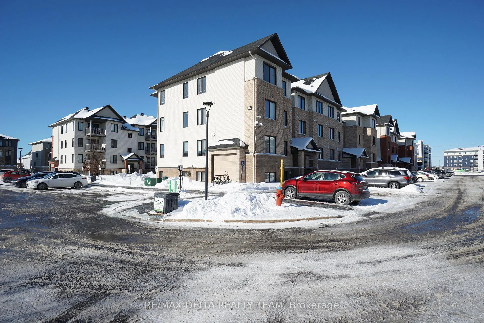 Photo 2 of Unit 1, 175 Bluestone Private, Ottawa, Avalon West — HOMEH