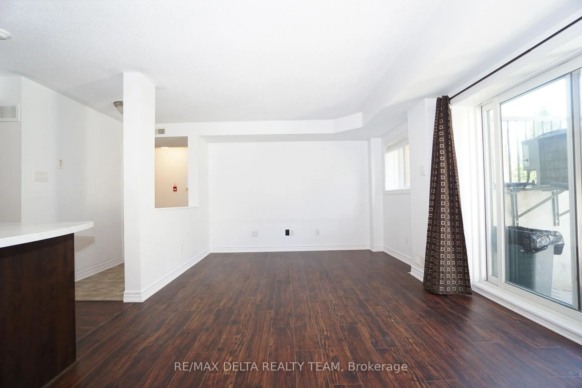 Photo 6 of Unit 1, 175 Bluestone Private, Ottawa, Avalon West — HOMEH