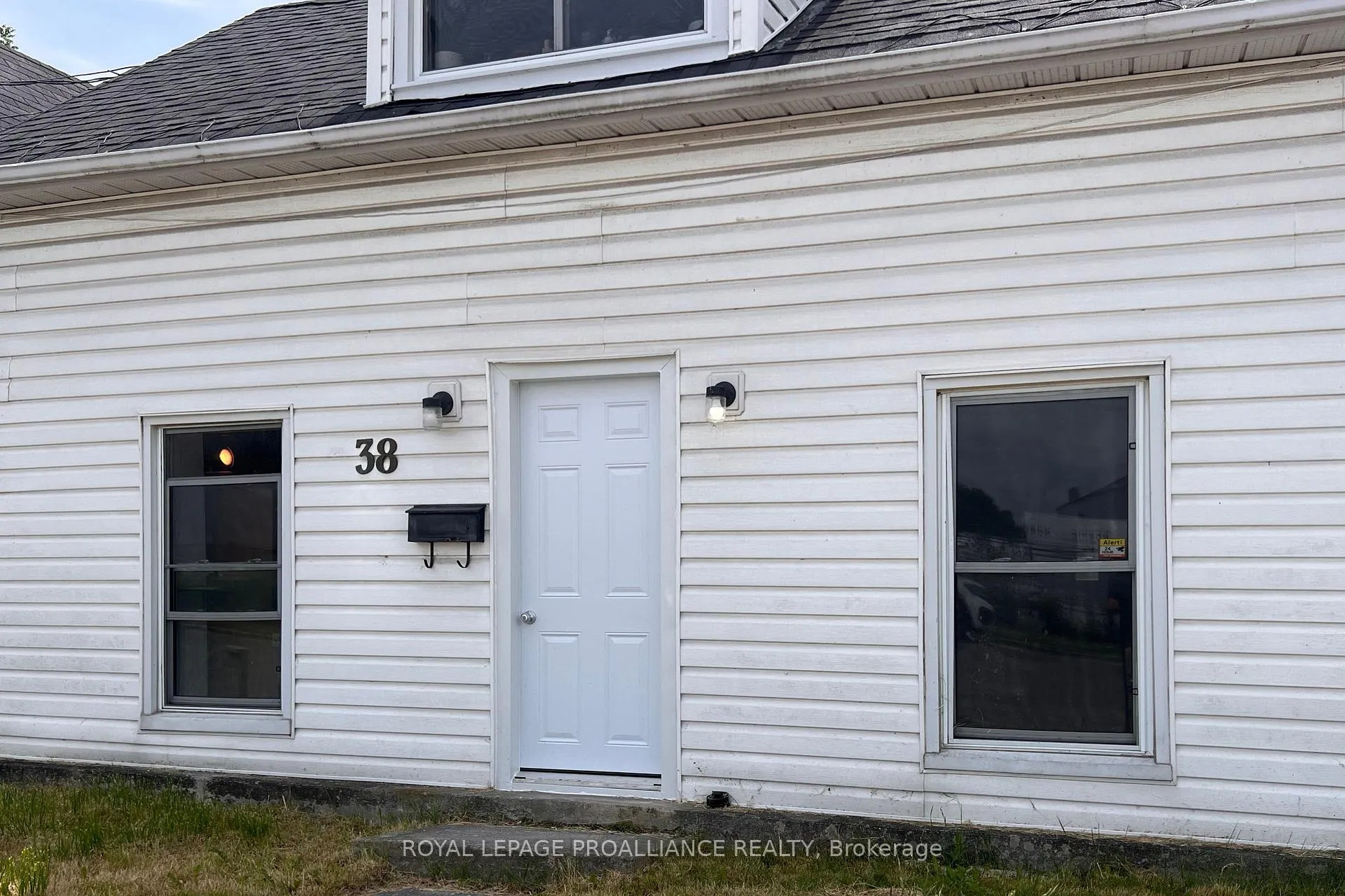 Photo 29 of 38 Stanley Street, Quinte West, Trenton Ward — HOMEH