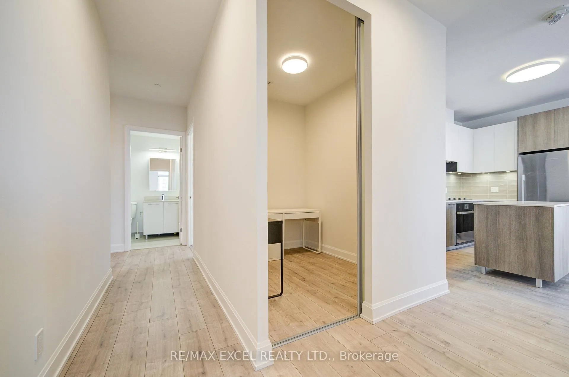 Photo 12 of Unit 1001, 38 Water Walk Drive, Markham, Unionville — HOMEH