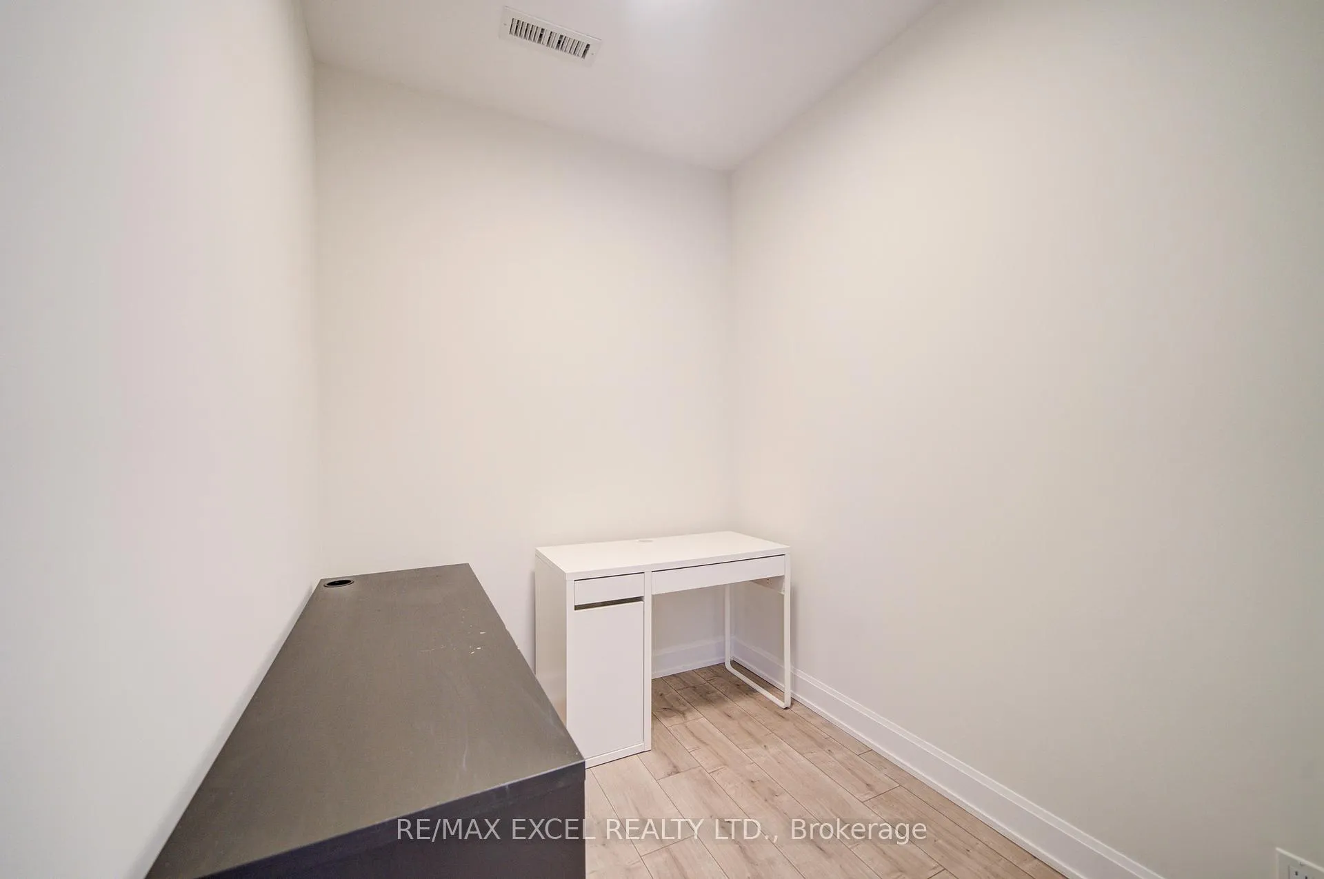 Photo 13 of Unit 1001, 38 Water Walk Drive, Markham, Unionville — HOMEH