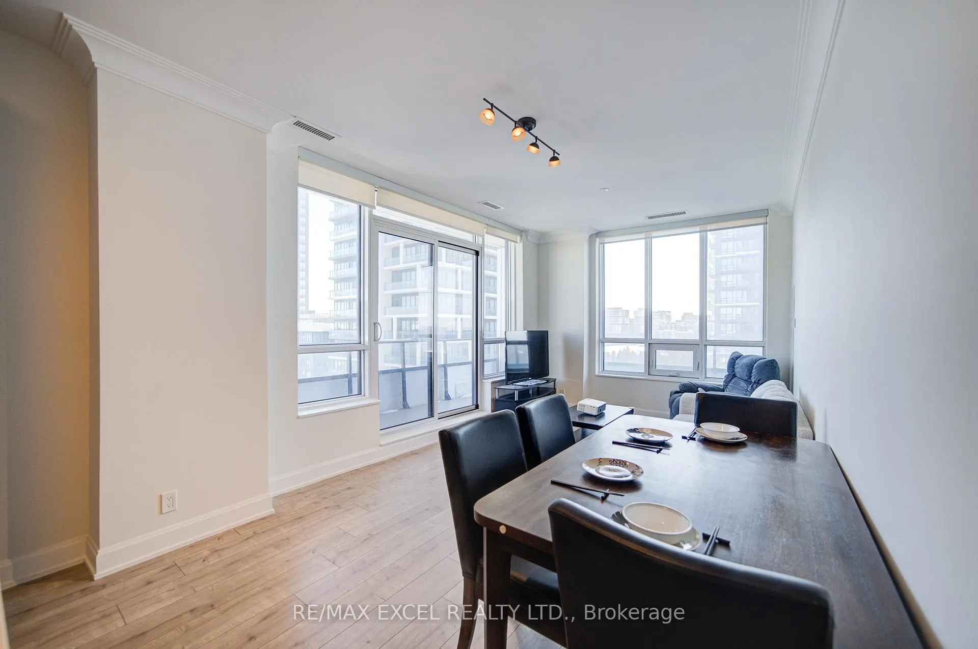 Photo 19 of Unit 1001, 38 Water Walk Drive, Markham, Unionville — HOMEH