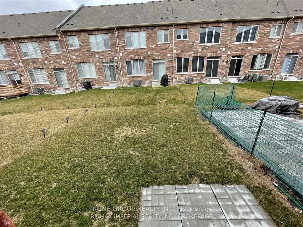 Photo 21 of 10 Marlborough Street, Whitby, Rolling Acres — HOMEH