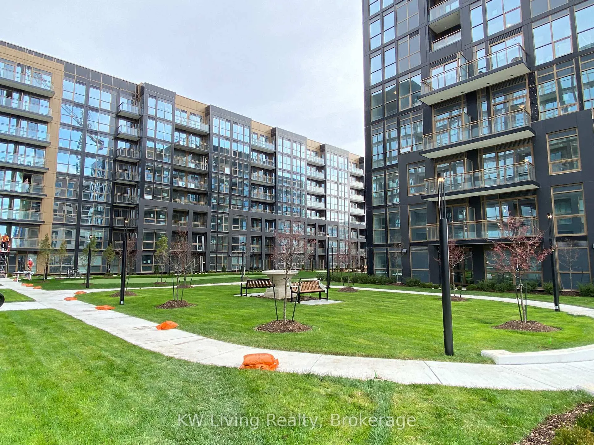 Photo 6 of Unit 308, 2343 Khalsa Gate, Oakville, Westmount — HOMEH